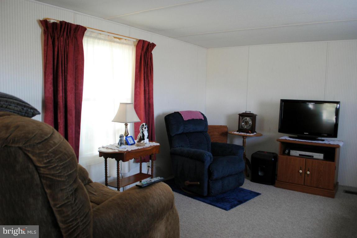LOG CABIN COURT - Residential