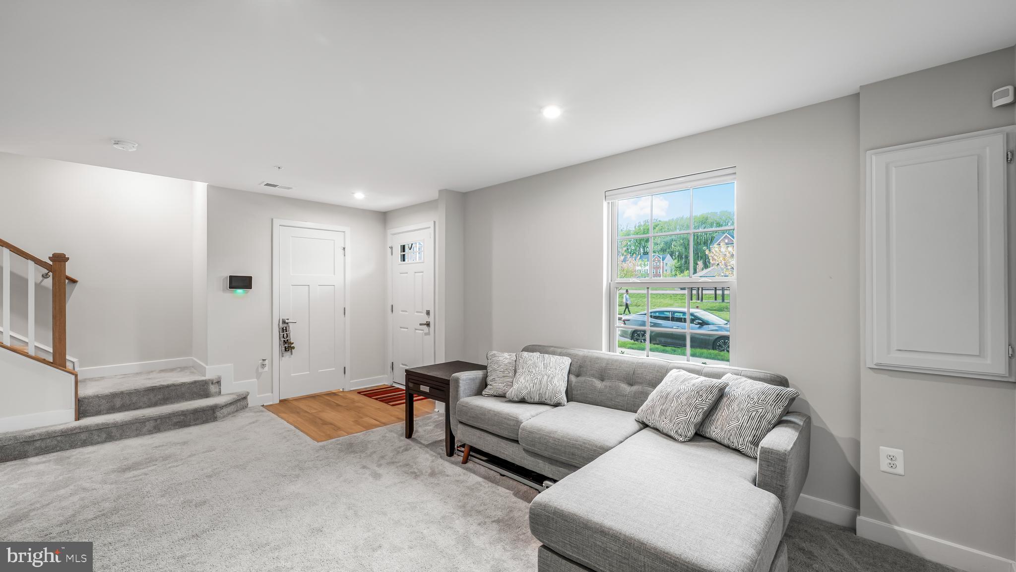 ARMSTRONG VILLAGE - Residential
