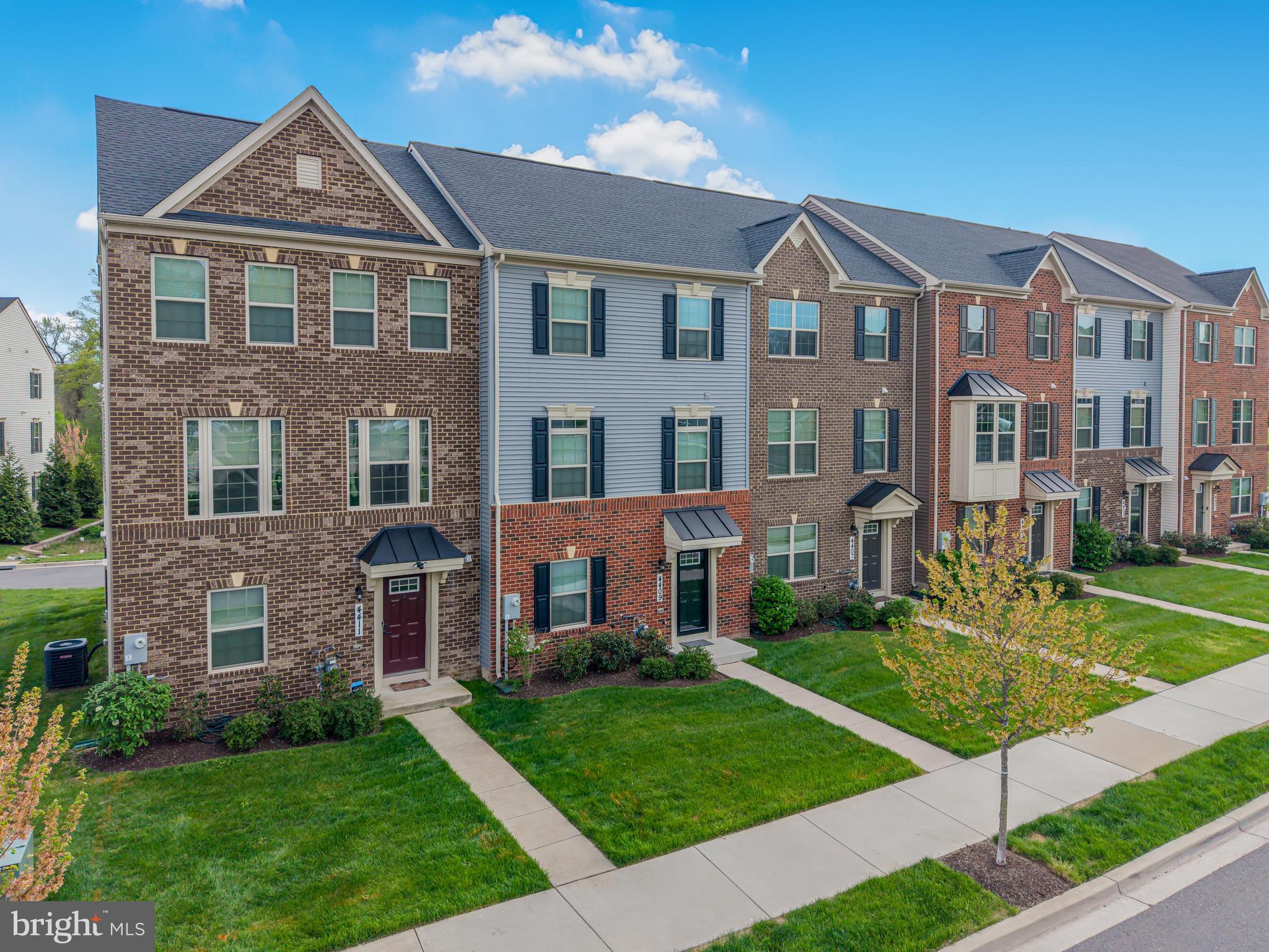 ARMSTRONG VILLAGE - Residential