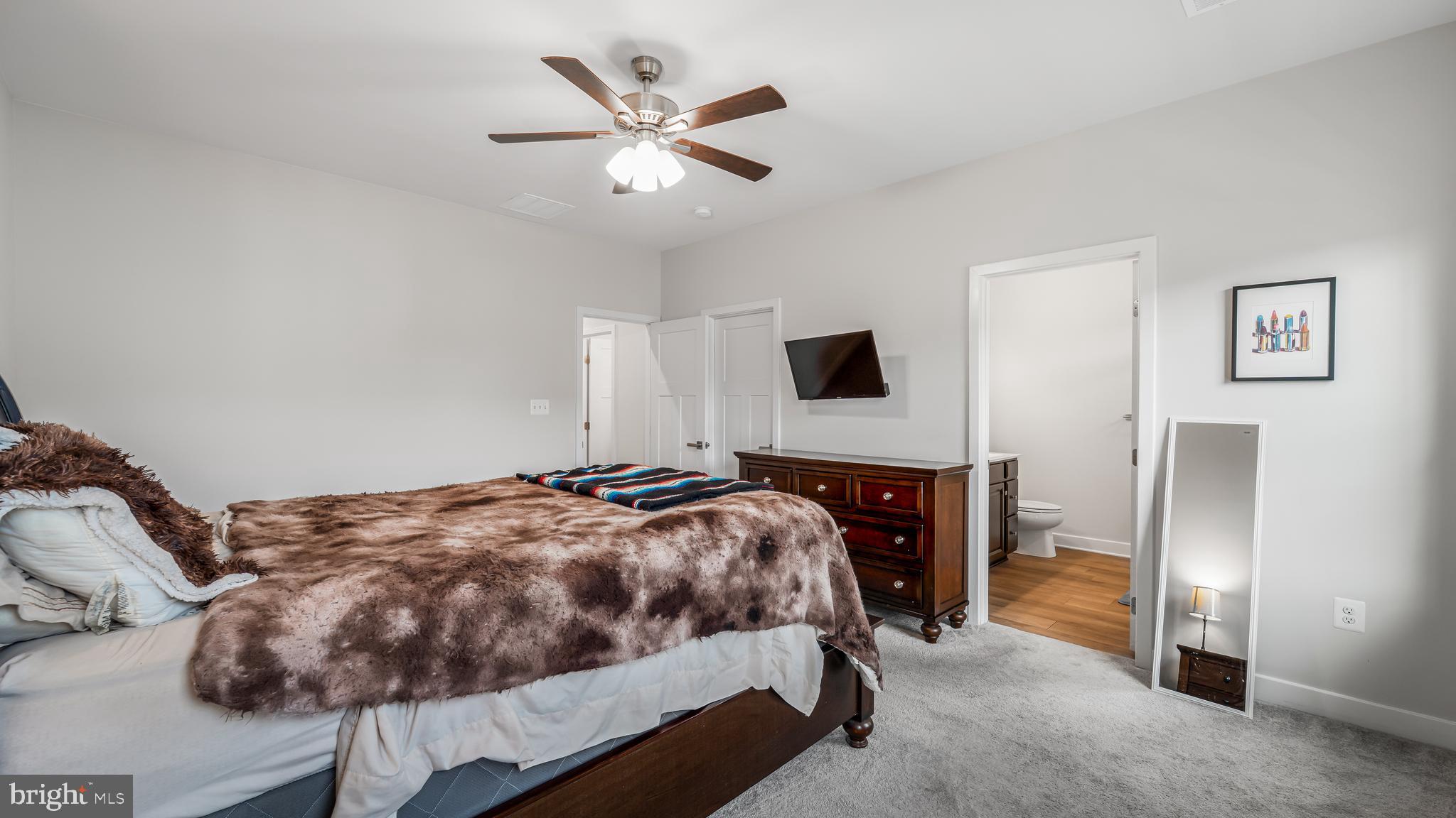 ARMSTRONG VILLAGE - Residential