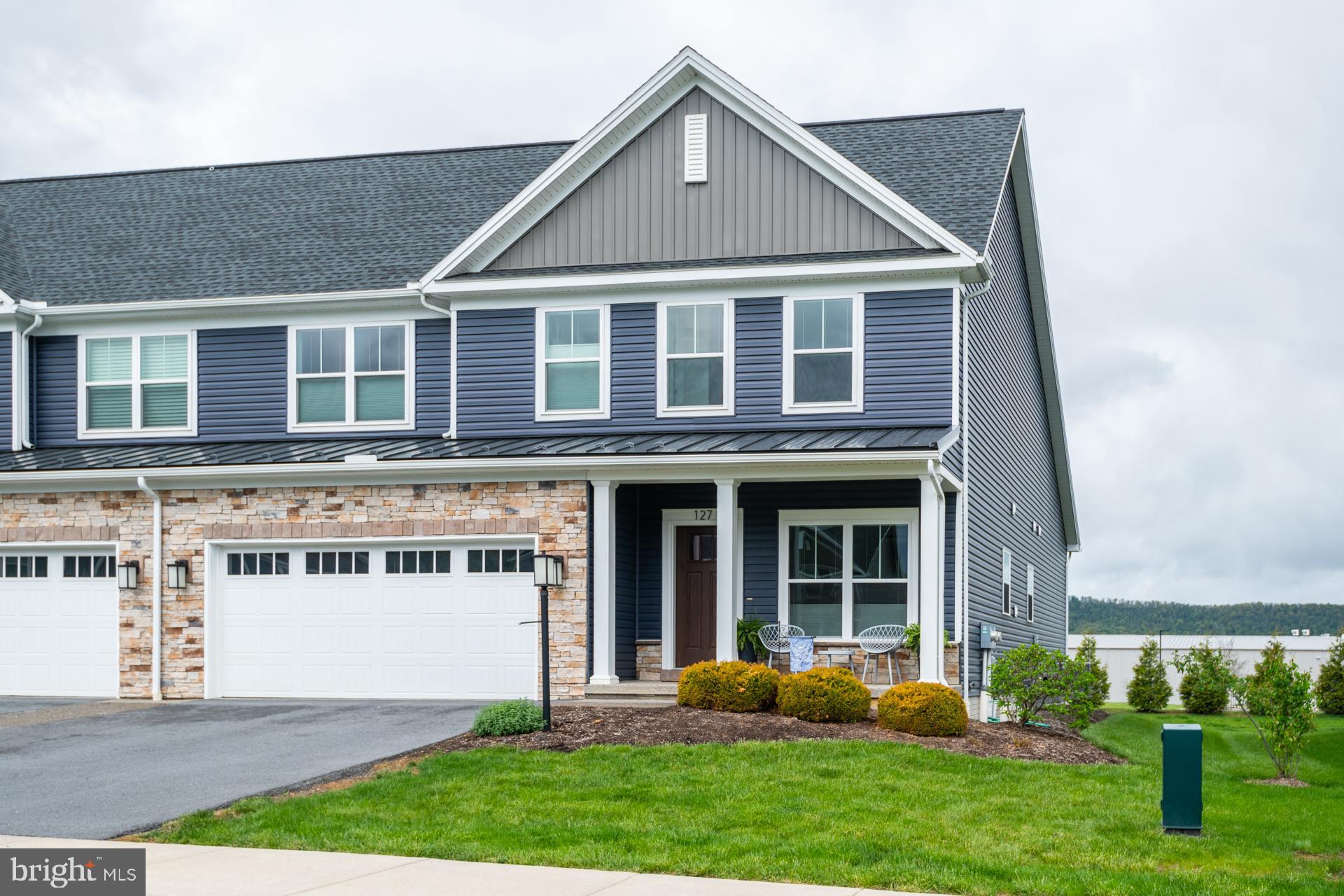 KINGSTON VILLAGE - Residential