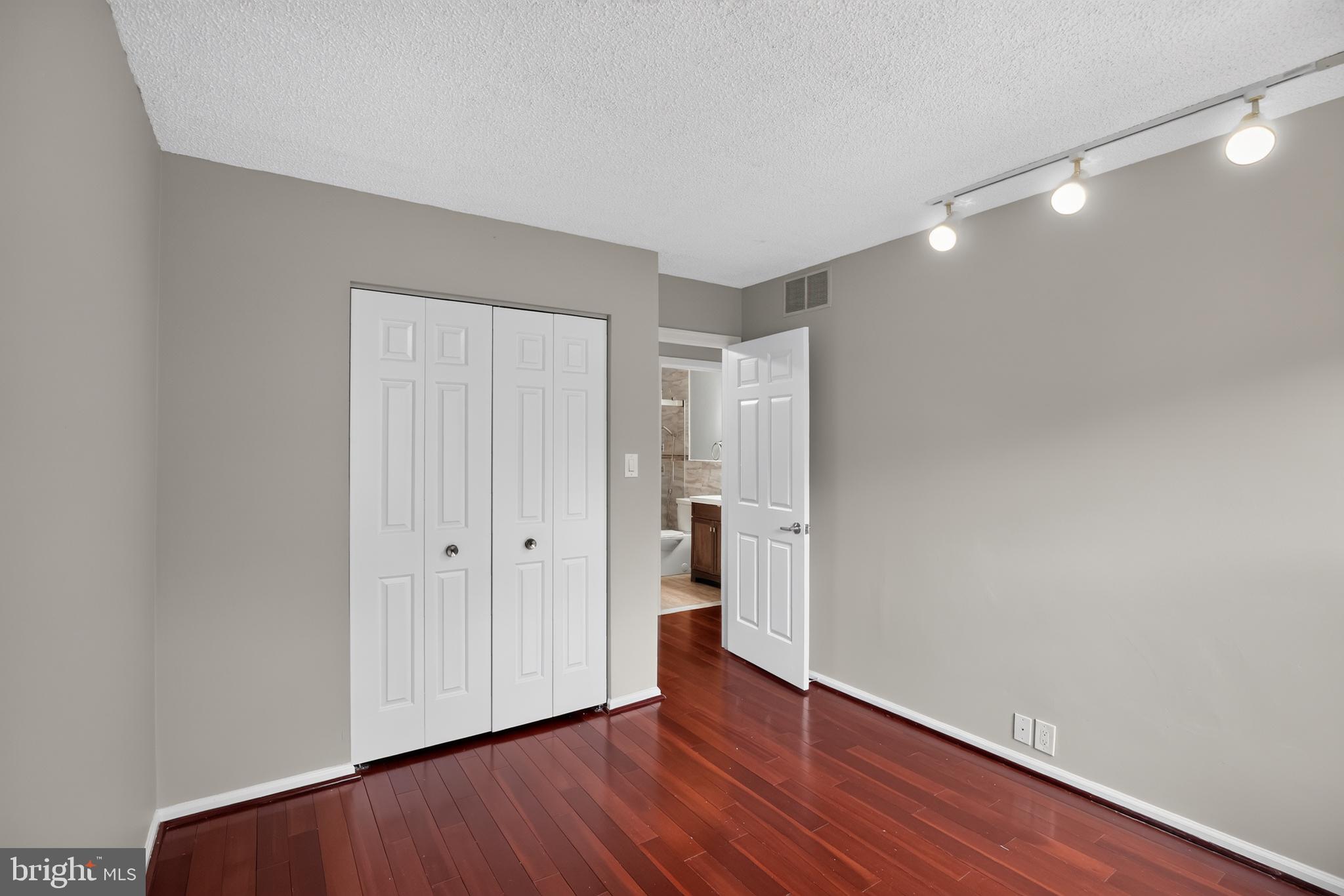HUNT RIDGE - Residential