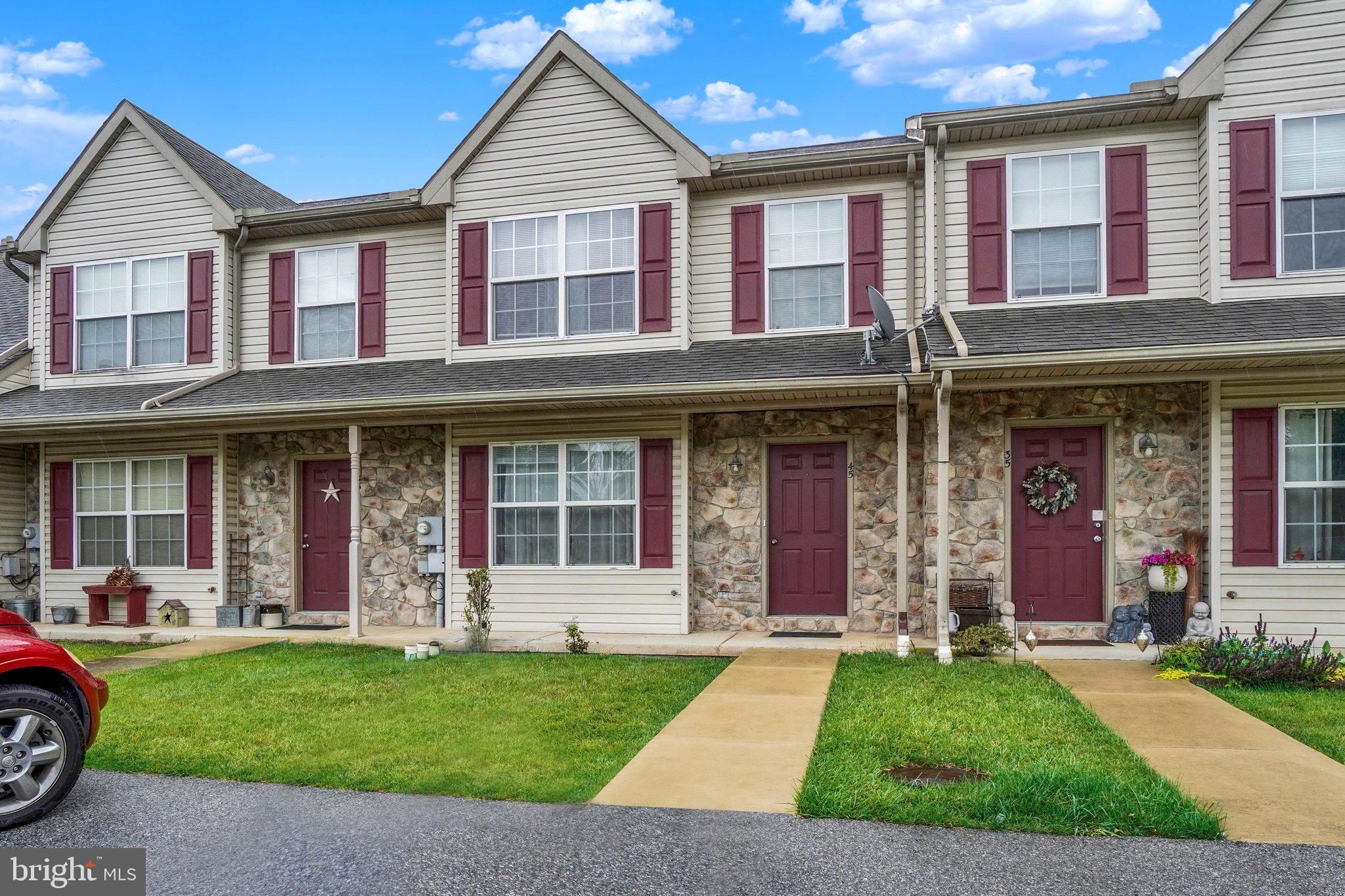 Come see this comfortable, affordable condo in Orchard Glen, convenient to I-83 and shopping.  Jump on this today!