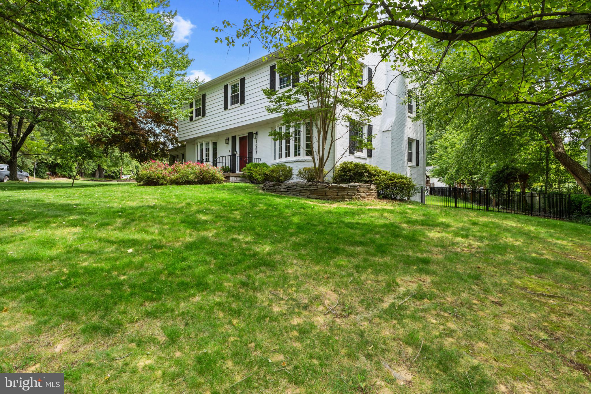 WESTBRIAR COUNTRY CLUB ESTATES - Residential