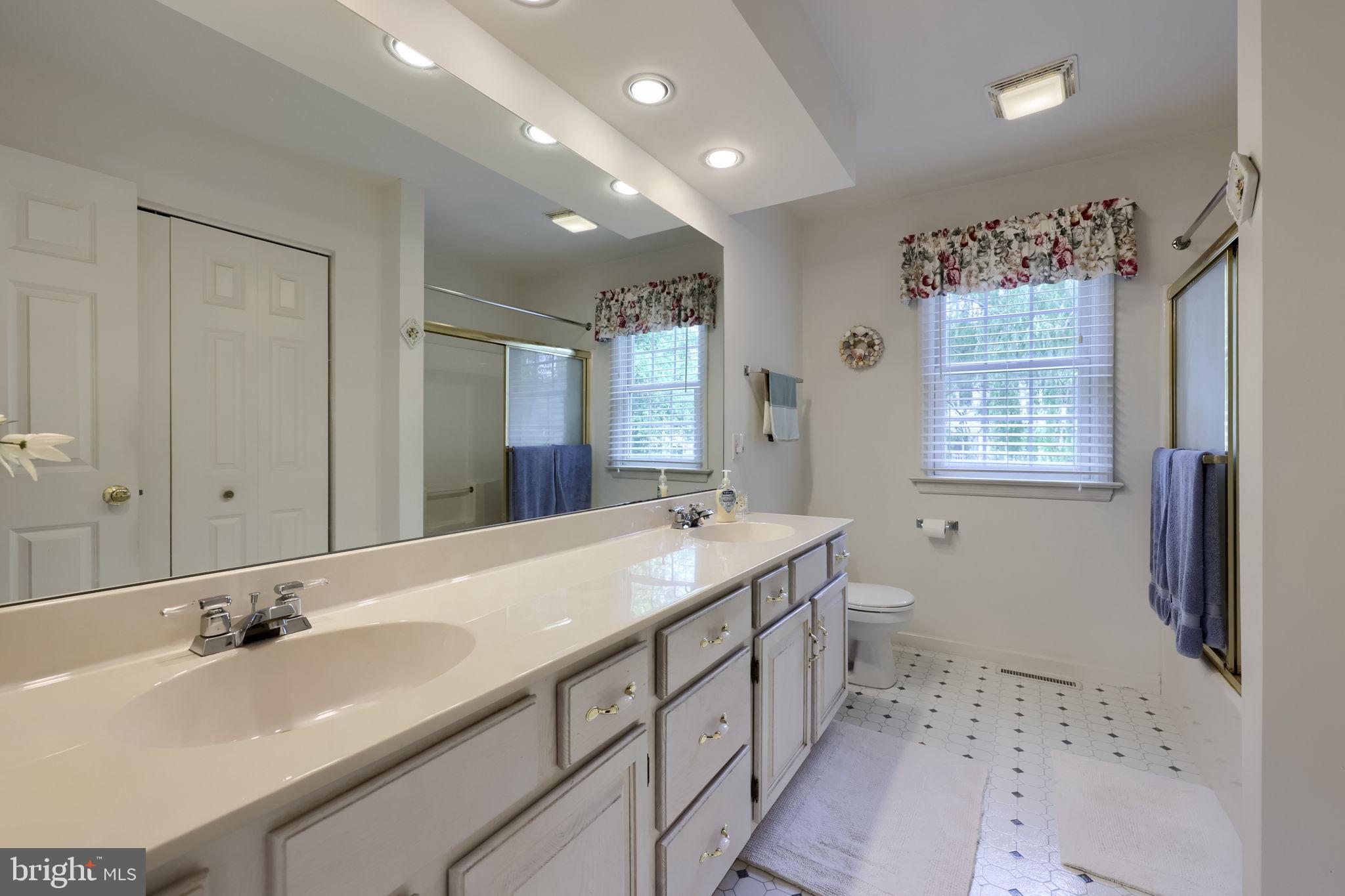 SOUTHPOINT COMMONS - Residential