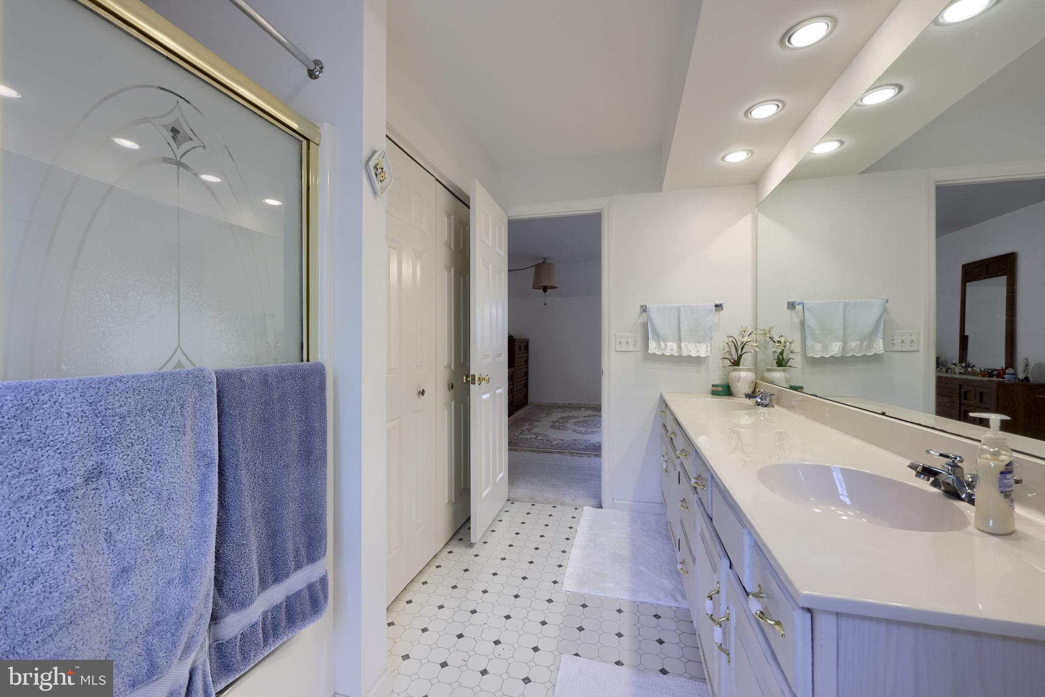 SOUTHPOINT COMMONS - Residential