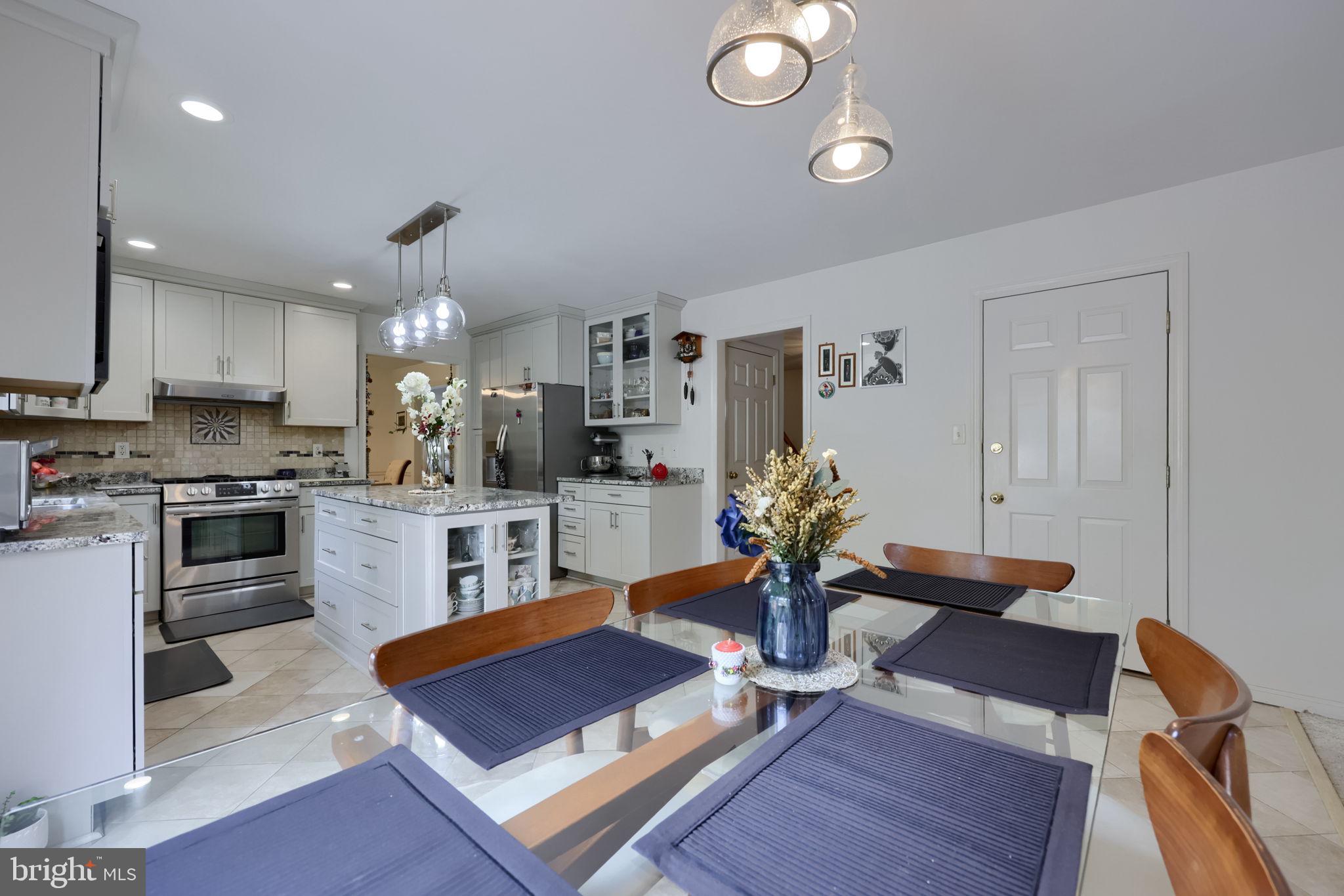 SOUTHPOINT COMMONS - Residential