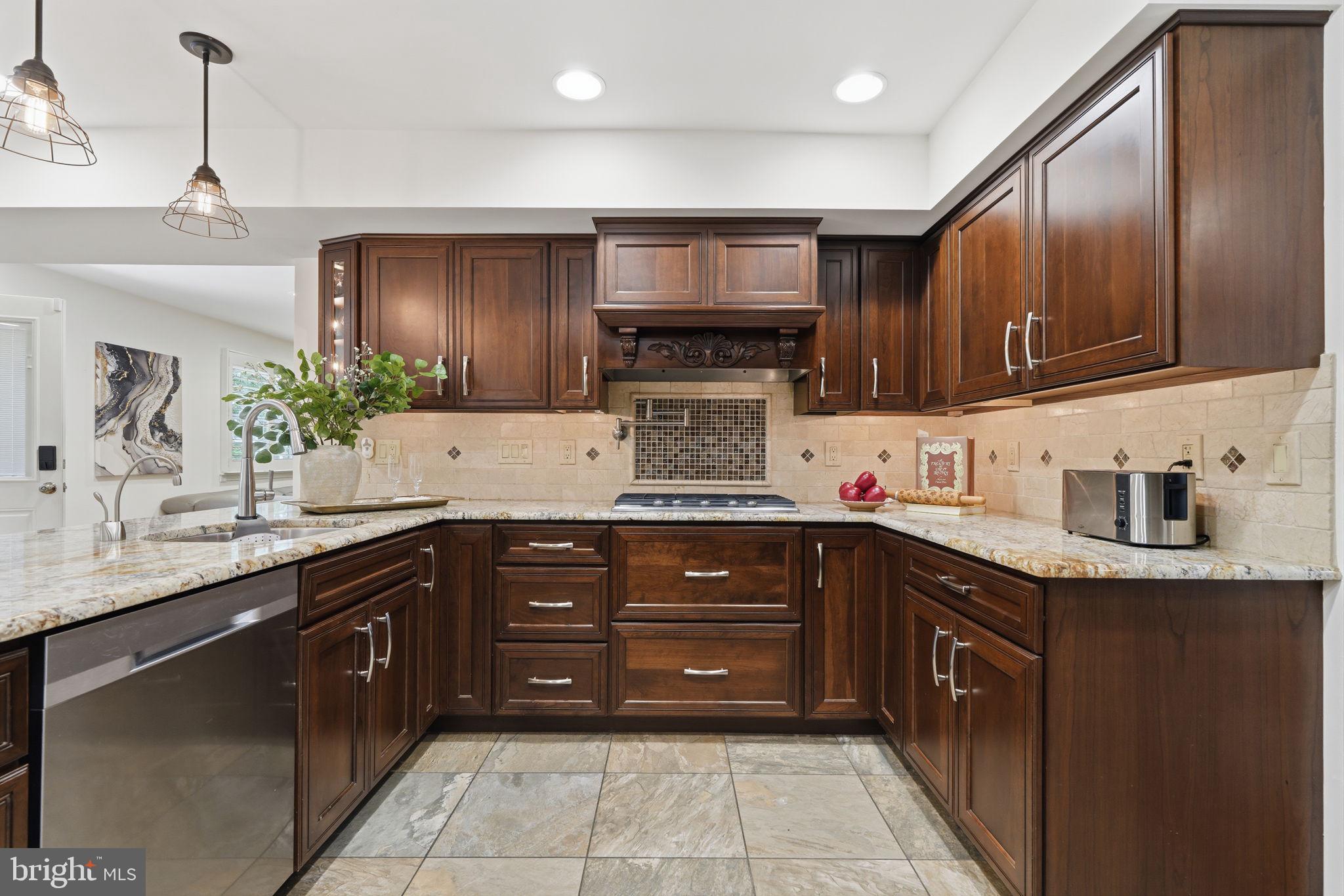 HUNTINGDON VALLEY - Residential