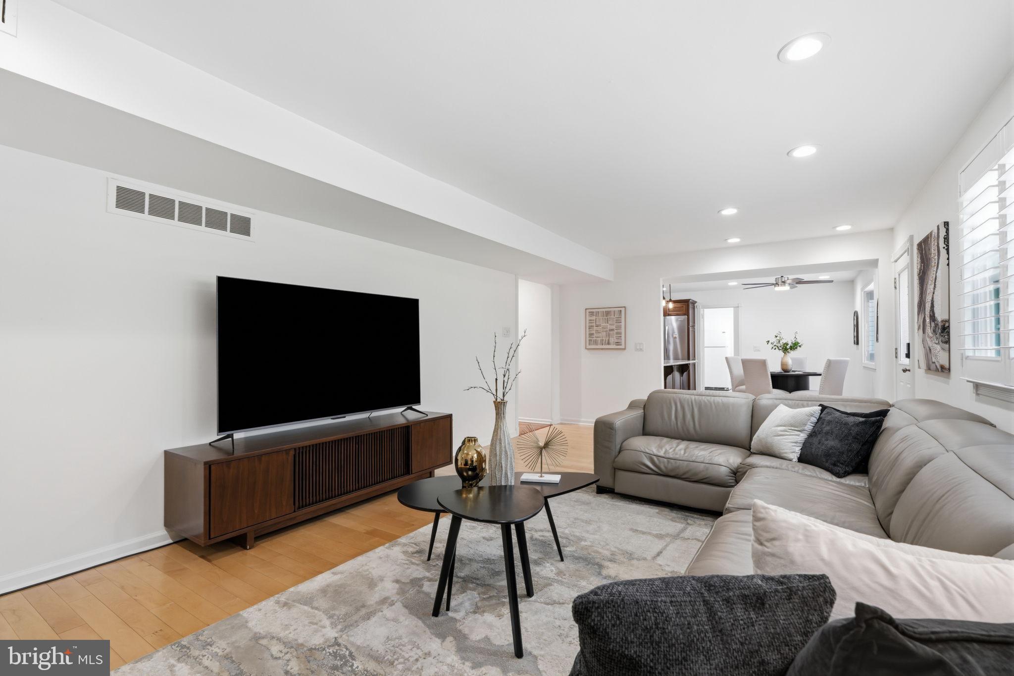 HUNTINGDON VALLEY - Residential