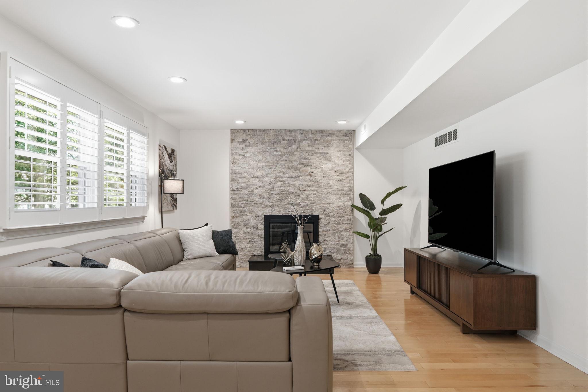HUNTINGDON VALLEY - Residential