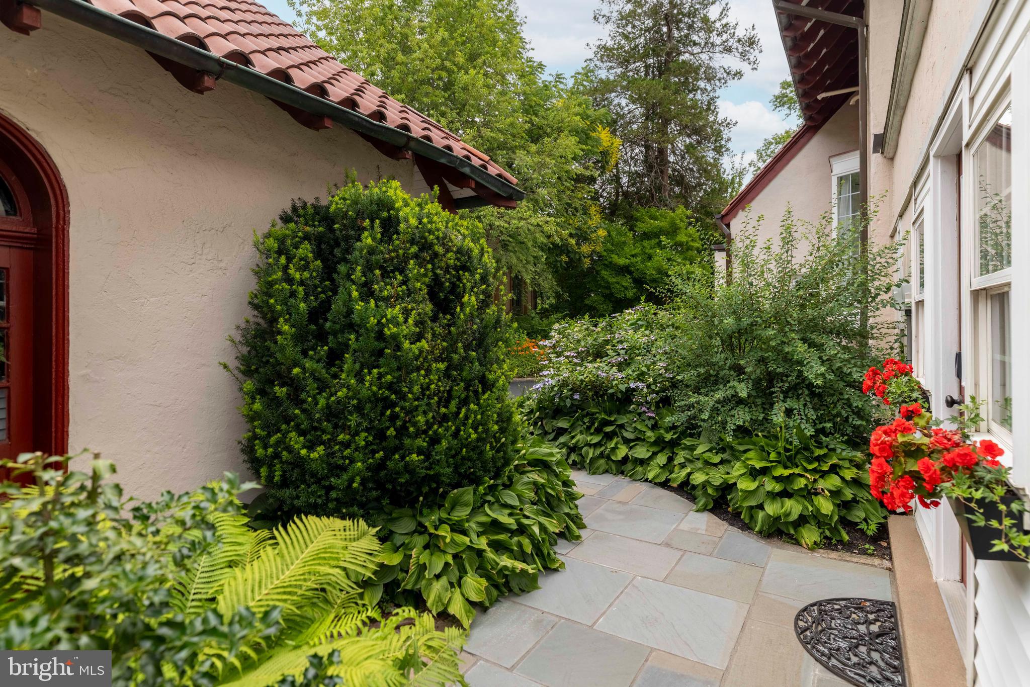 JENKINTOWN MANOR - Residential