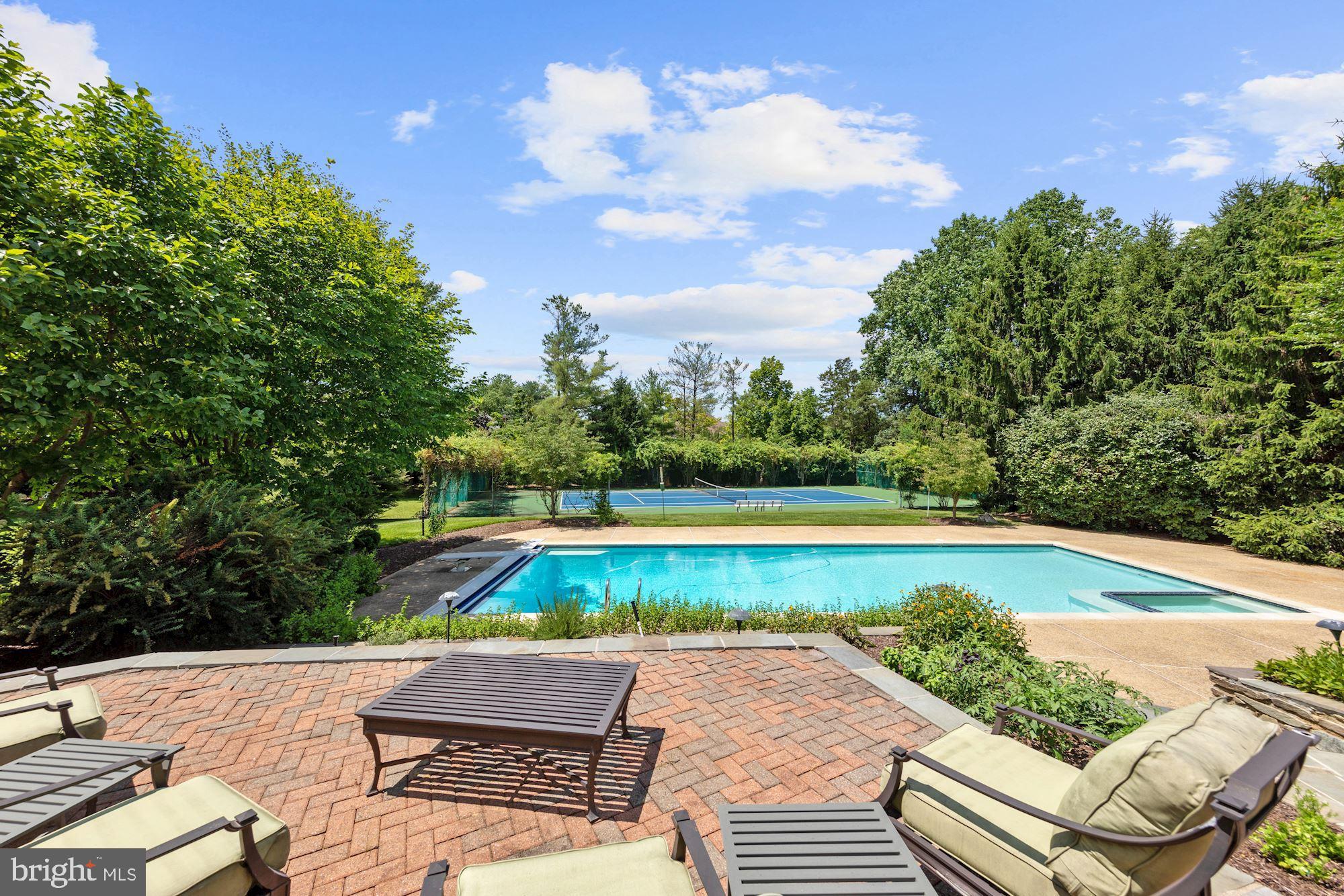 POTOMAC OUTSIDE - Residential