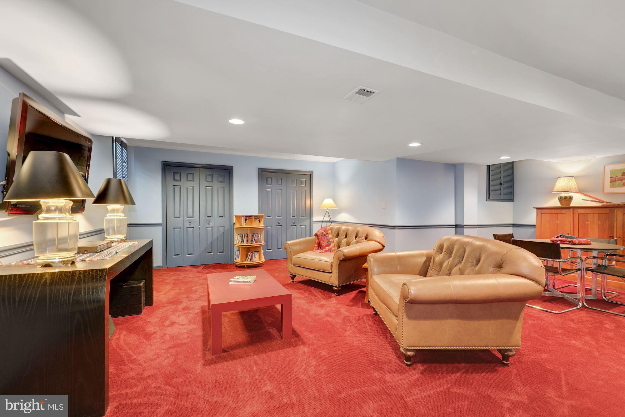 POTOMAC OUTSIDE - Residential