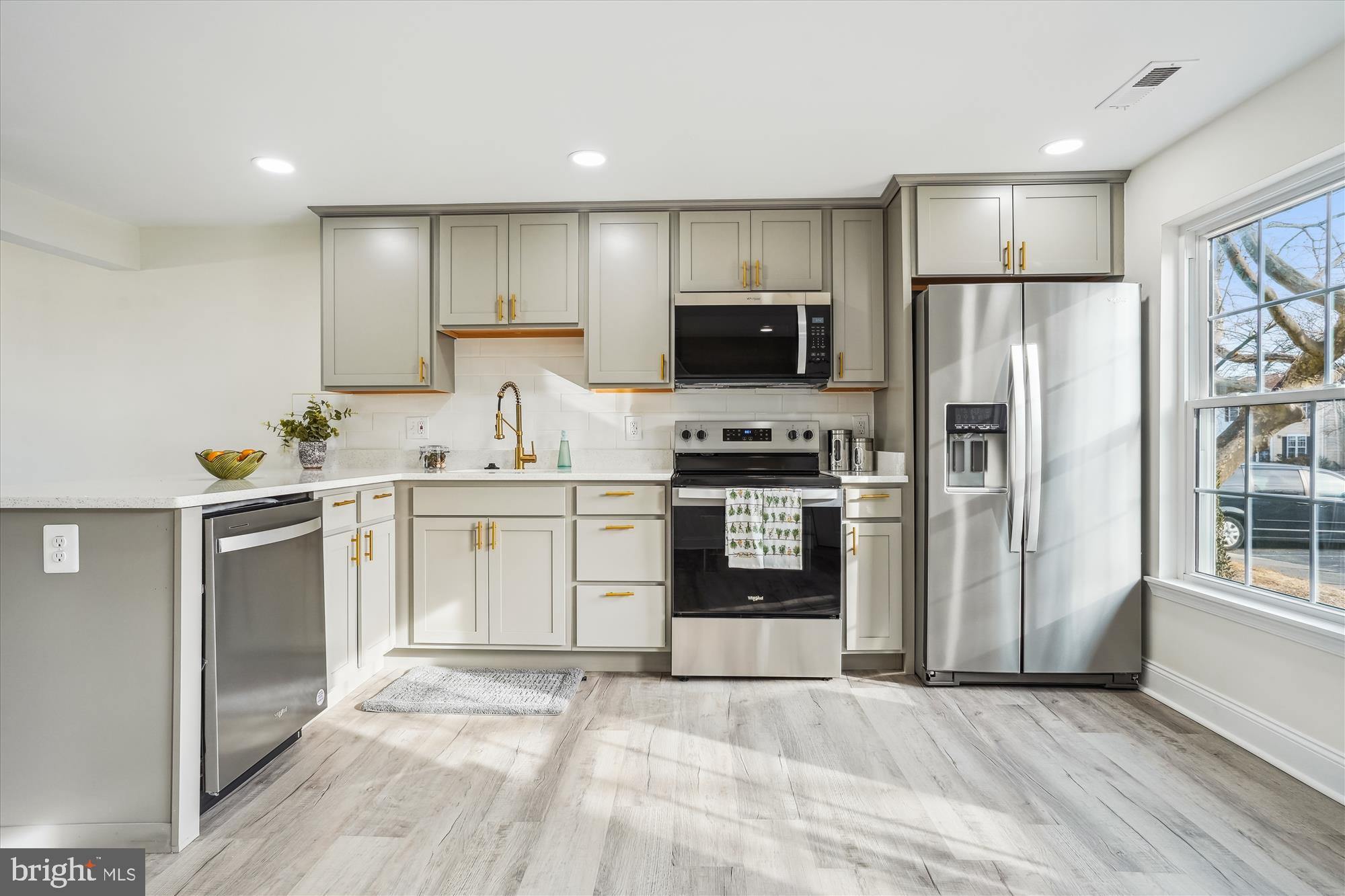CLINTON PLAZA TOWNHOUSES - Residential