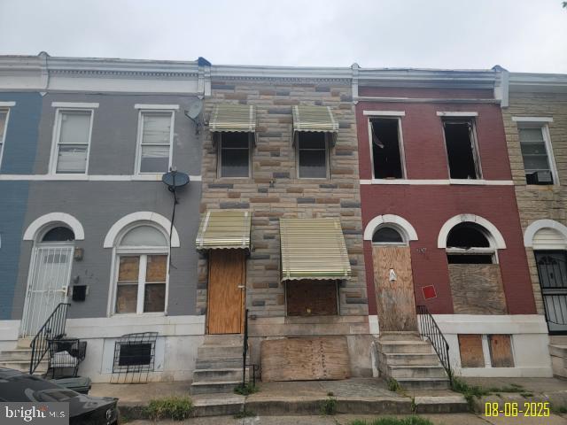 3 level town home with wood floors main level & fenced back area; 1 mile to Druid Hill Park, The Baltimore Zoo, Mondawmin Station & Mall; Close to bus stops, major routes & shopping.  Seller financing is available.