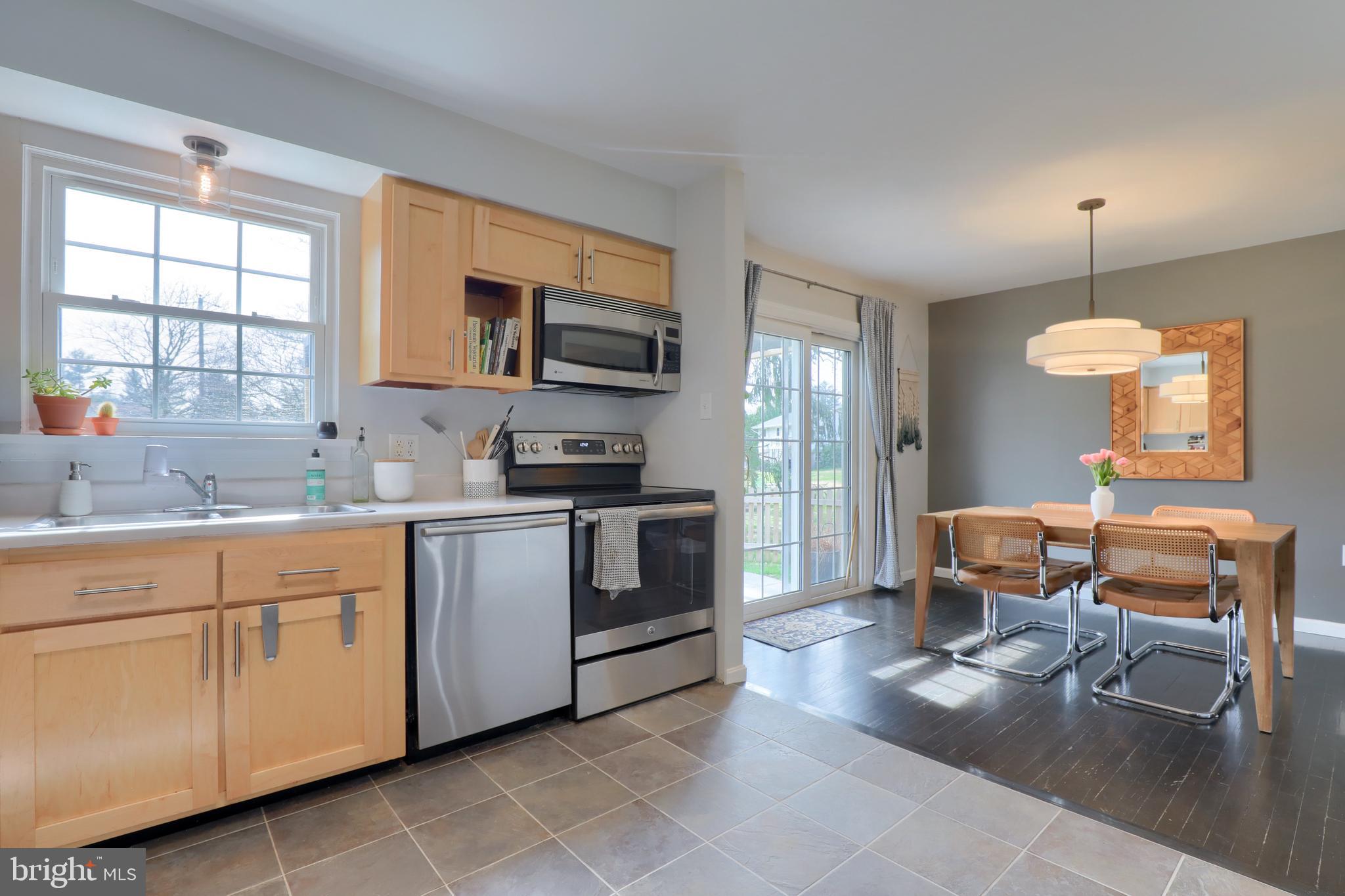 GOLDEN ACRES - Residential