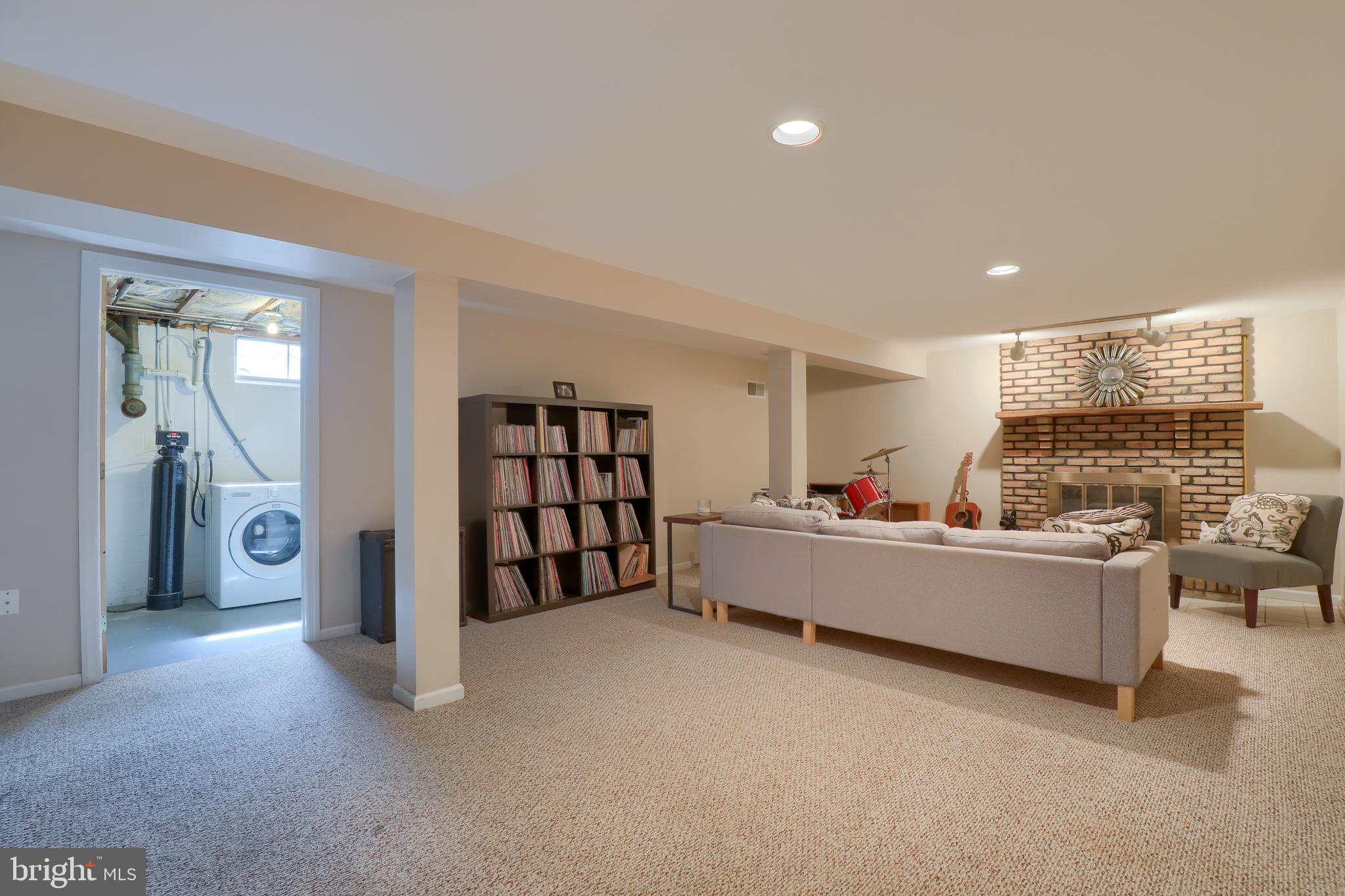 GOLDEN ACRES - Residential
