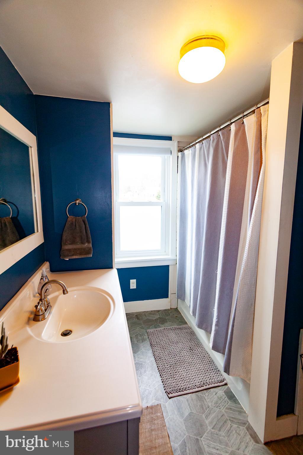 ADAMSTOWN - Residential