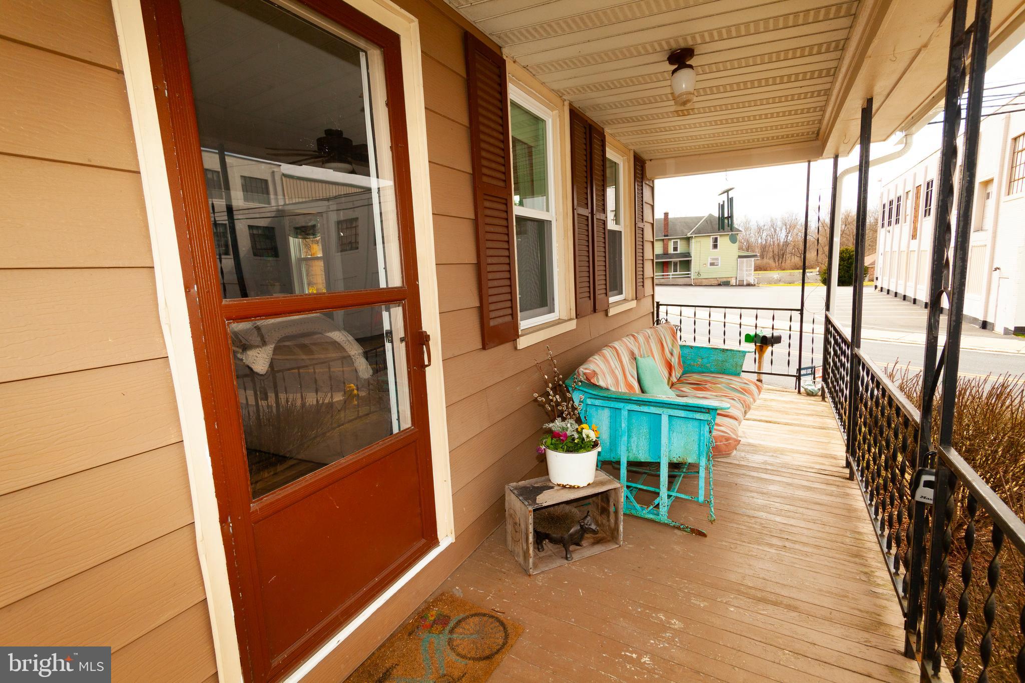 ADAMSTOWN - Residential
