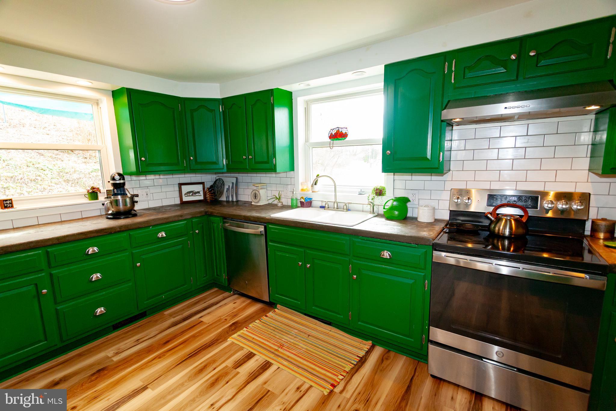 ADAMSTOWN - Residential