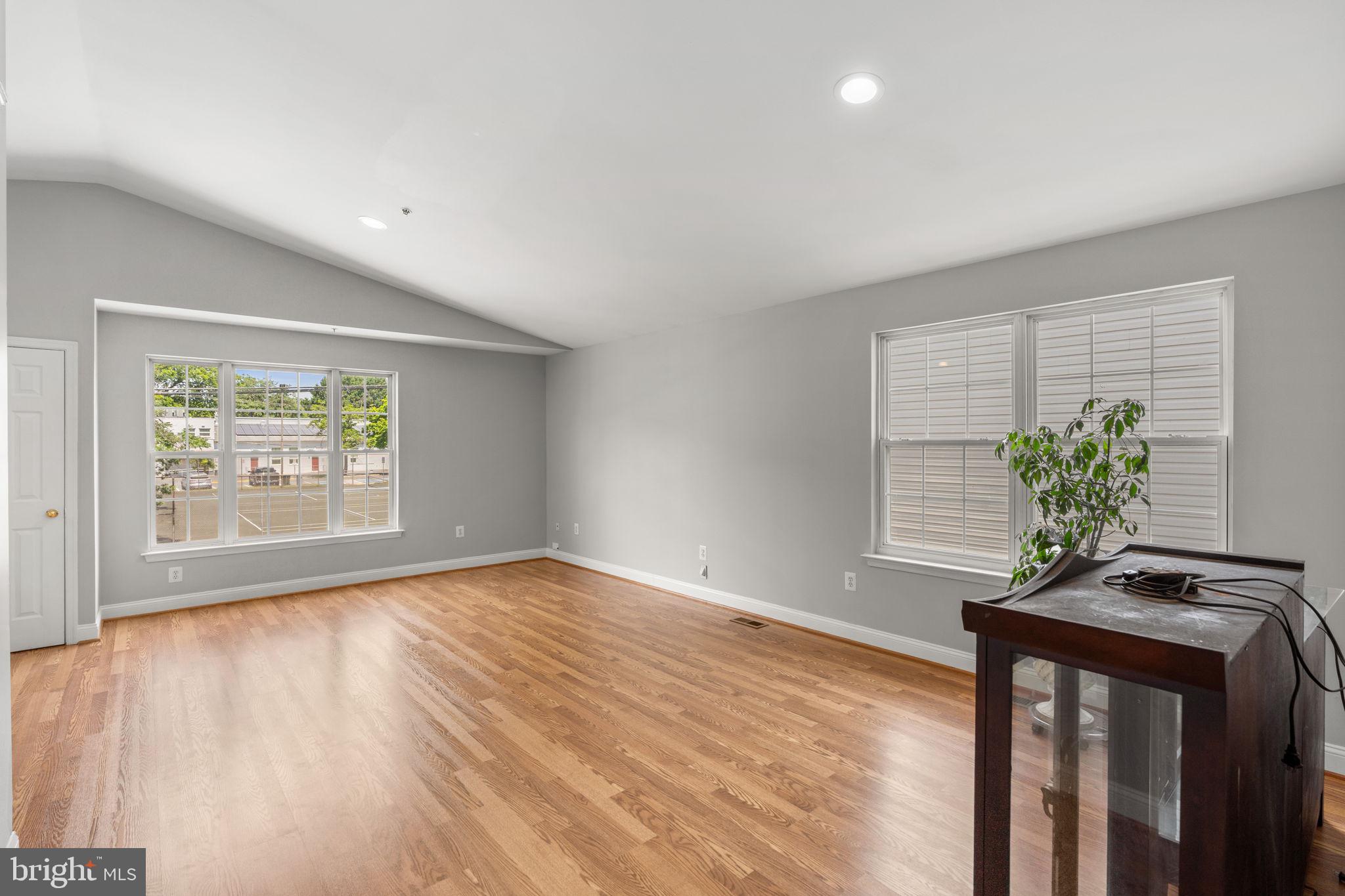 NORTH BRENTWOOD - Residential
