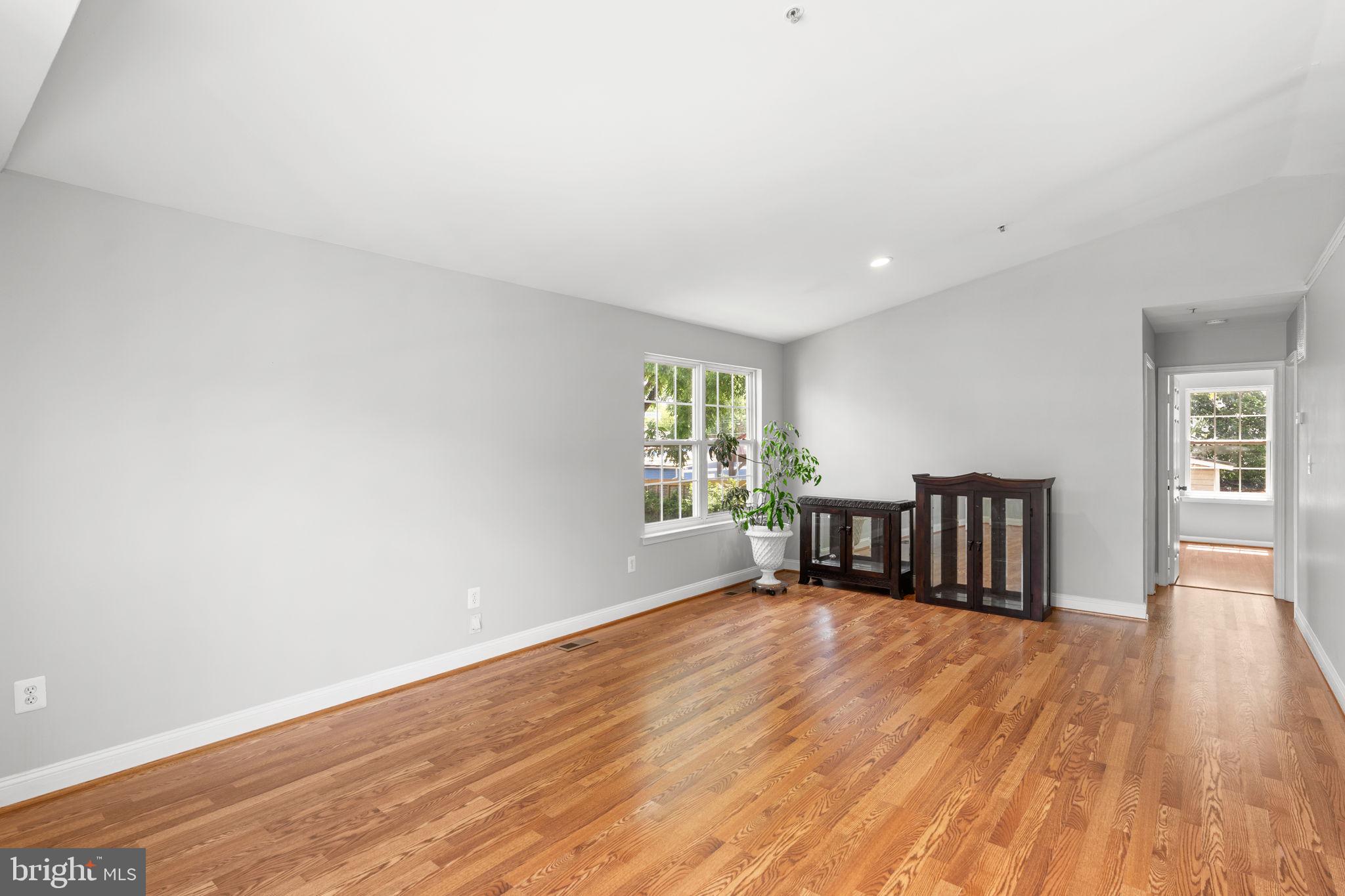 NORTH BRENTWOOD - Residential