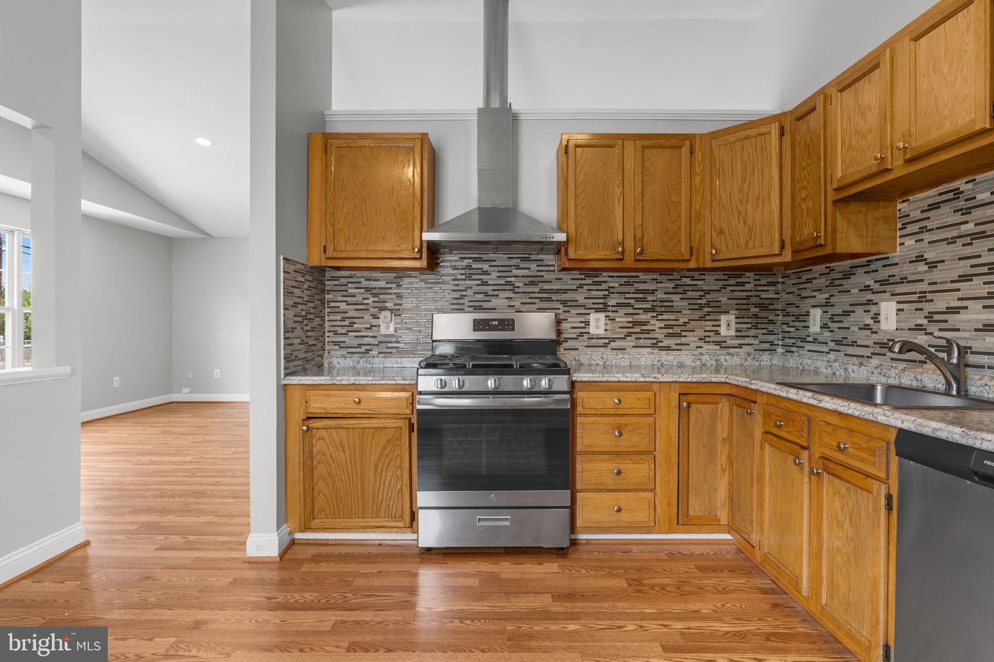 NORTH BRENTWOOD - Residential