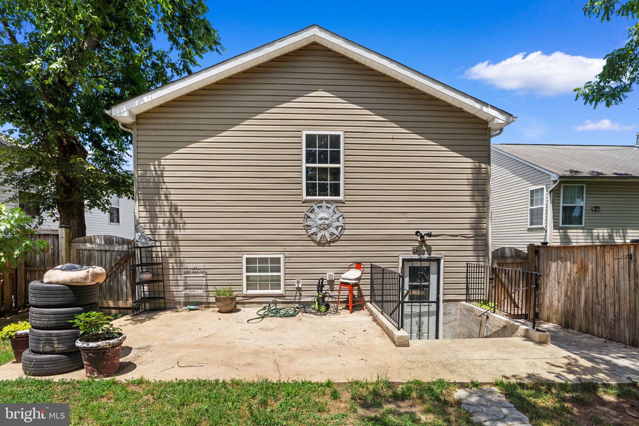 NORTH BRENTWOOD - Residential