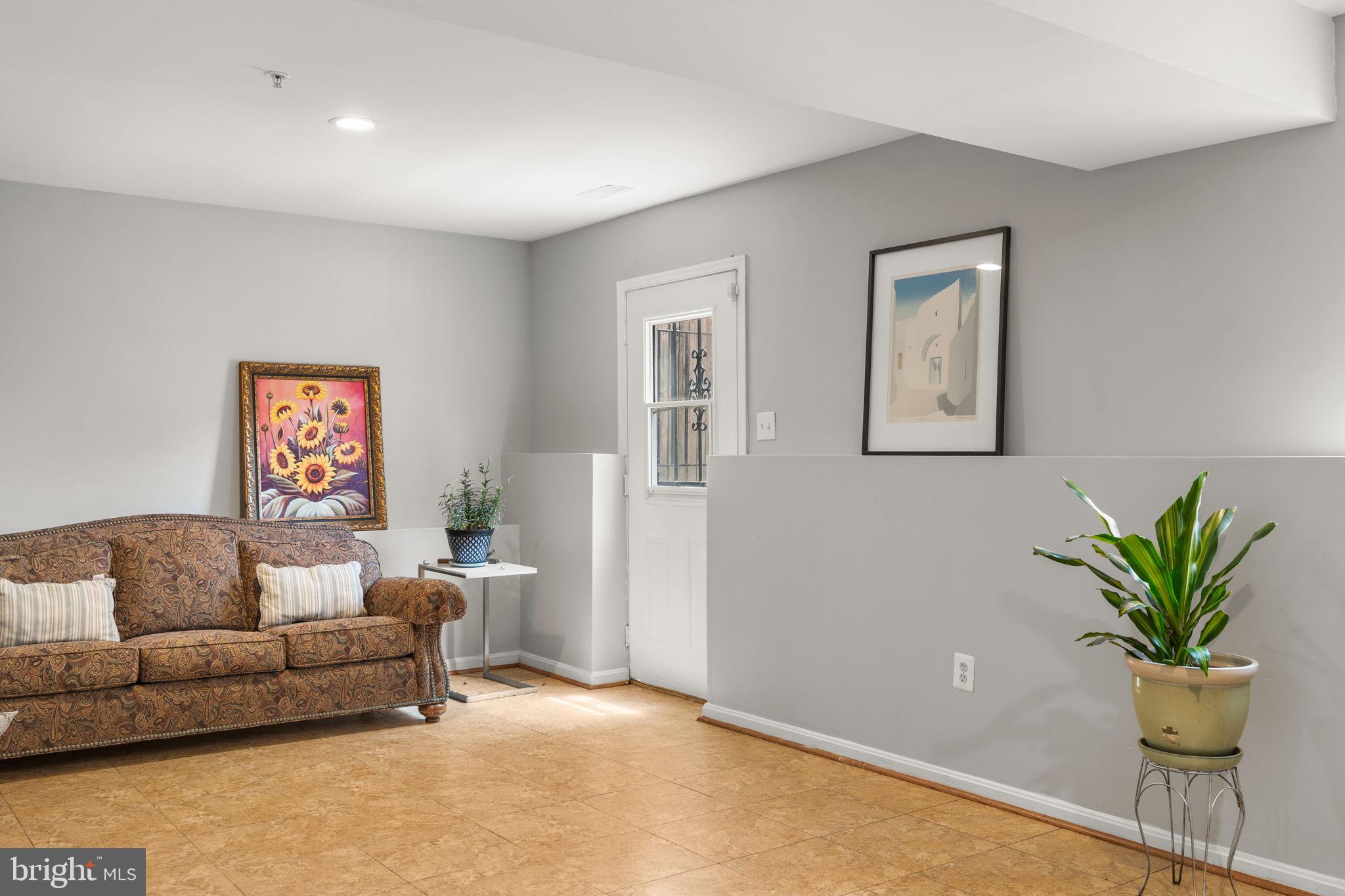NORTH BRENTWOOD - Residential