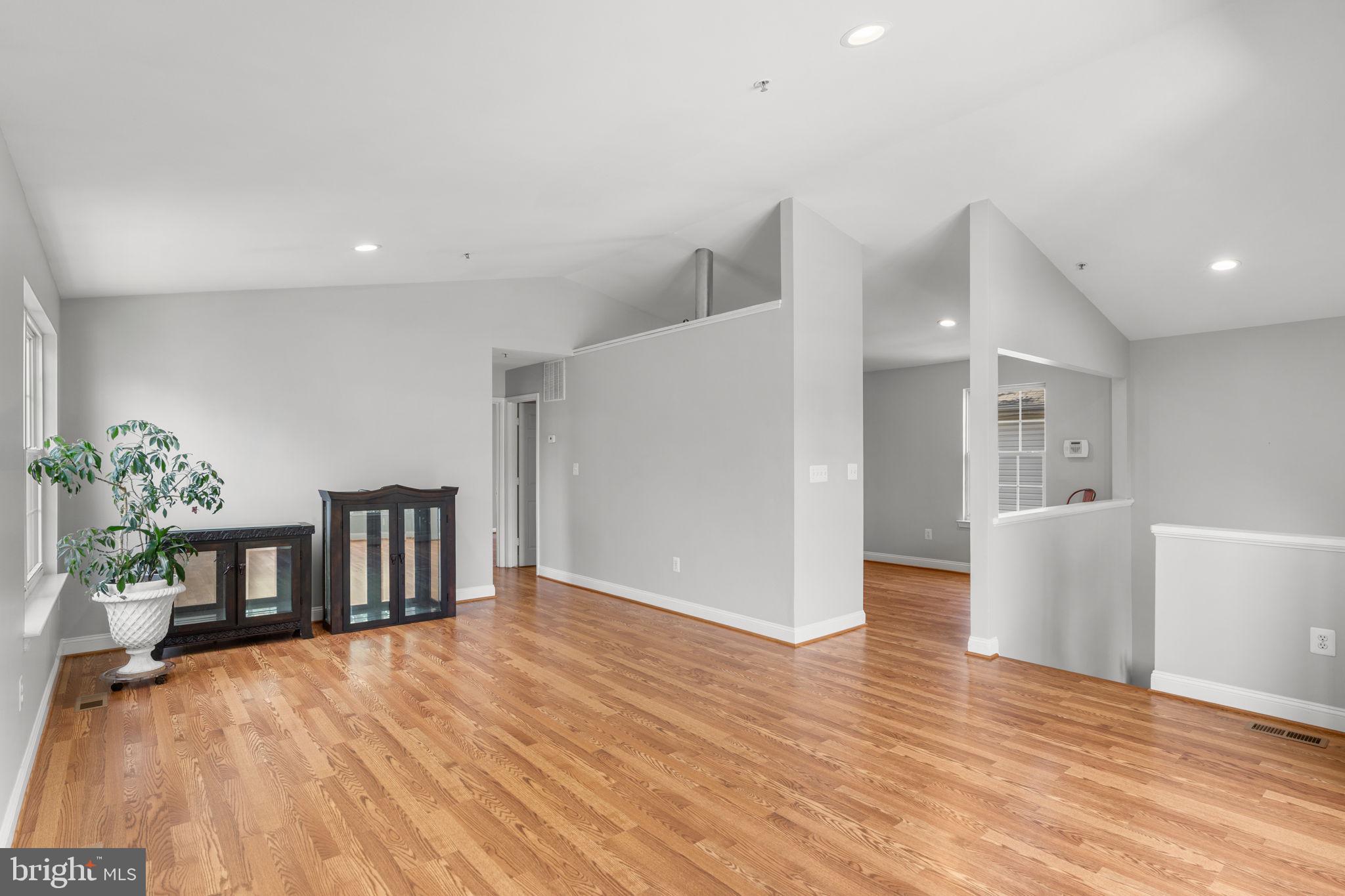 NORTH BRENTWOOD - Residential