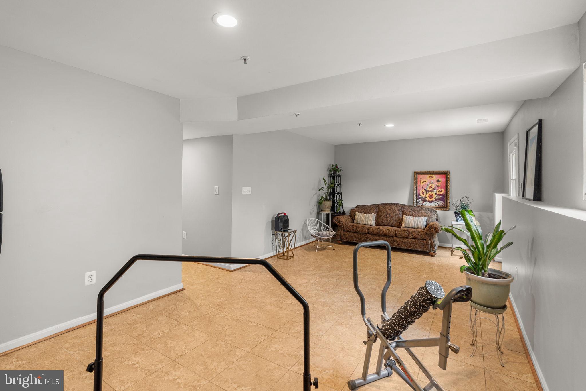 NORTH BRENTWOOD - Residential