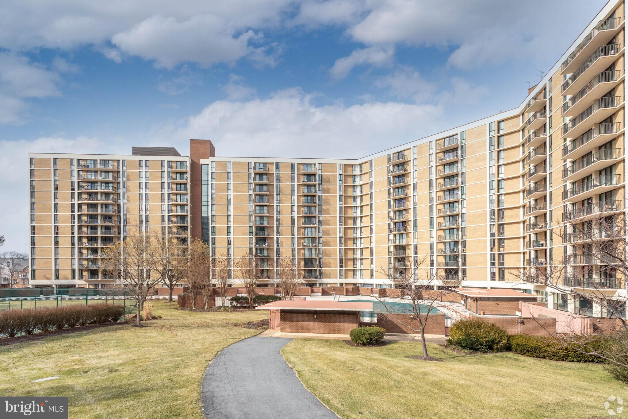 MCLEAN HOUSE - Residential