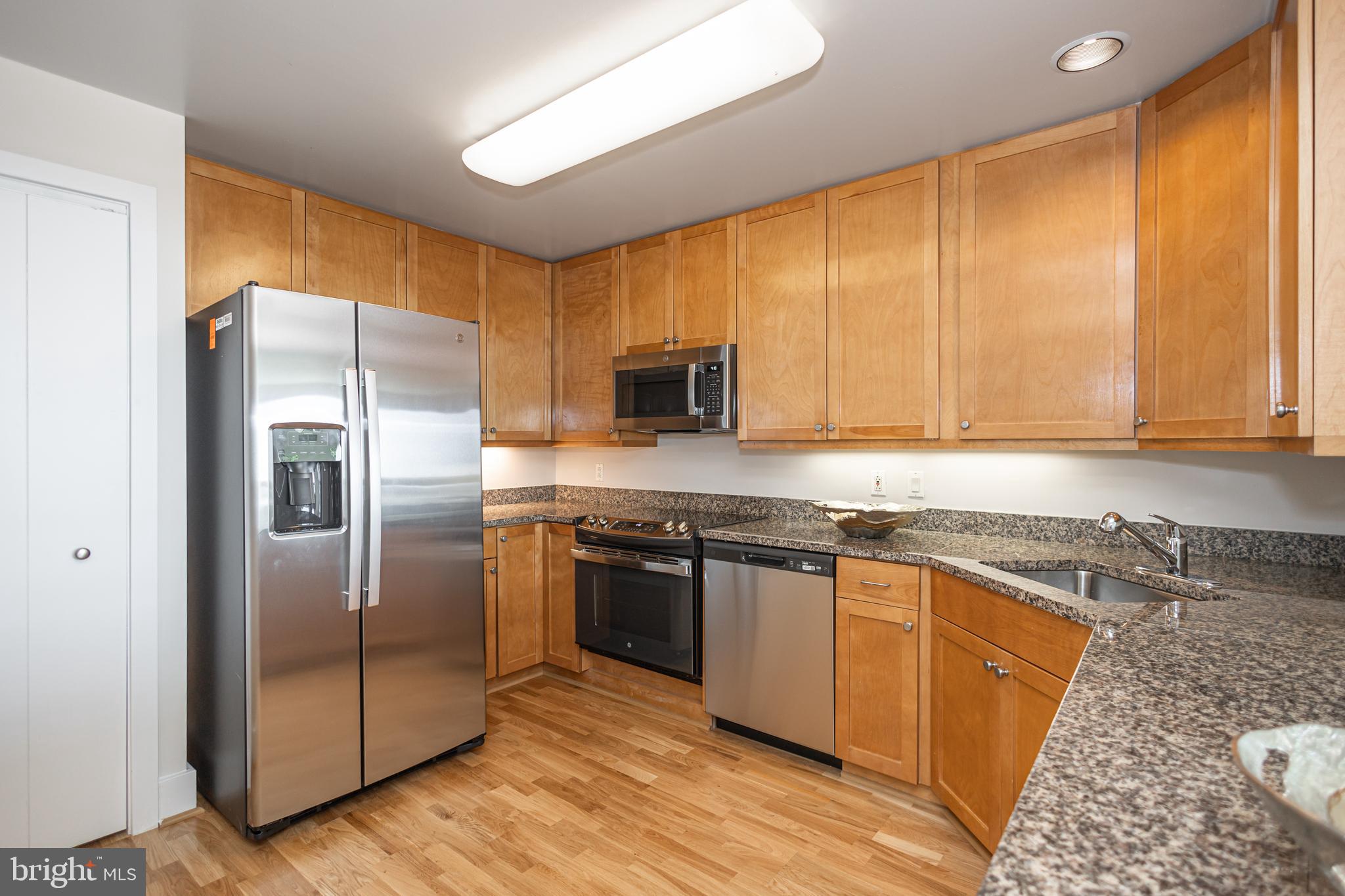DOCKSIDE CONDOMINIUM - Residential