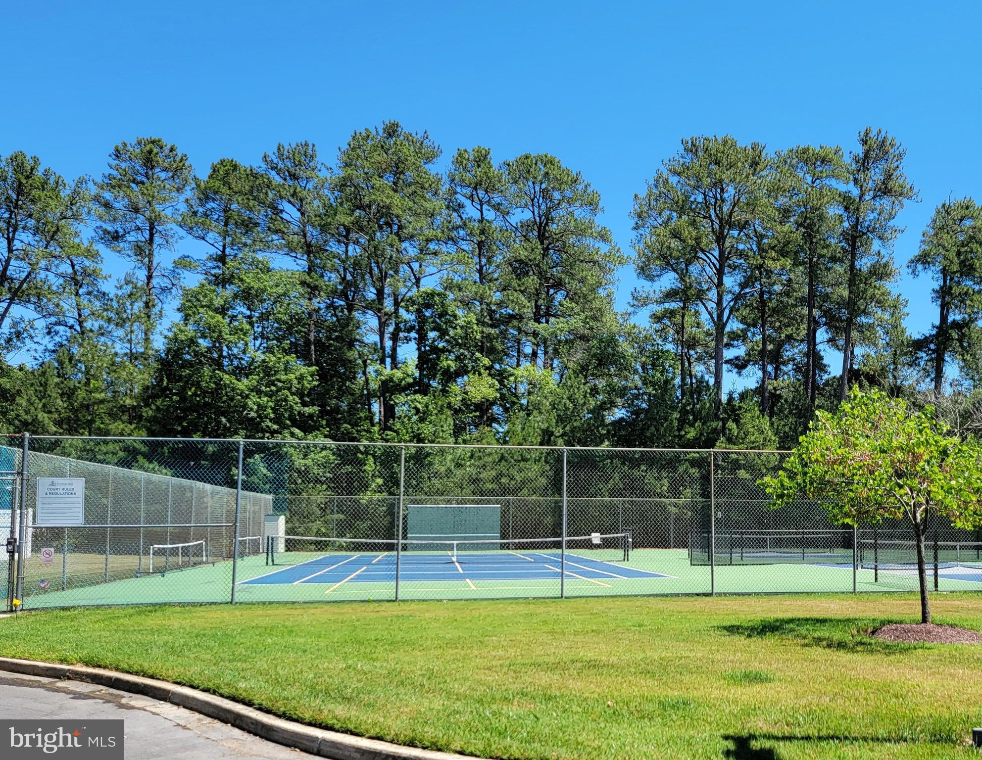 OYSTER BAY CONDOMINIUMS - Residential