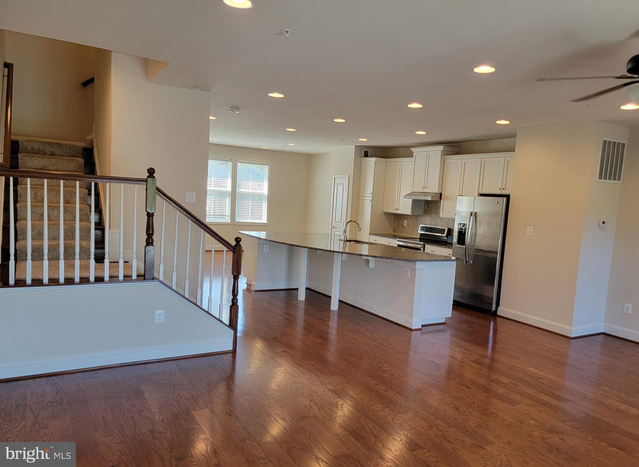 OYSTER BAY CONDOMINIUMS - Residential