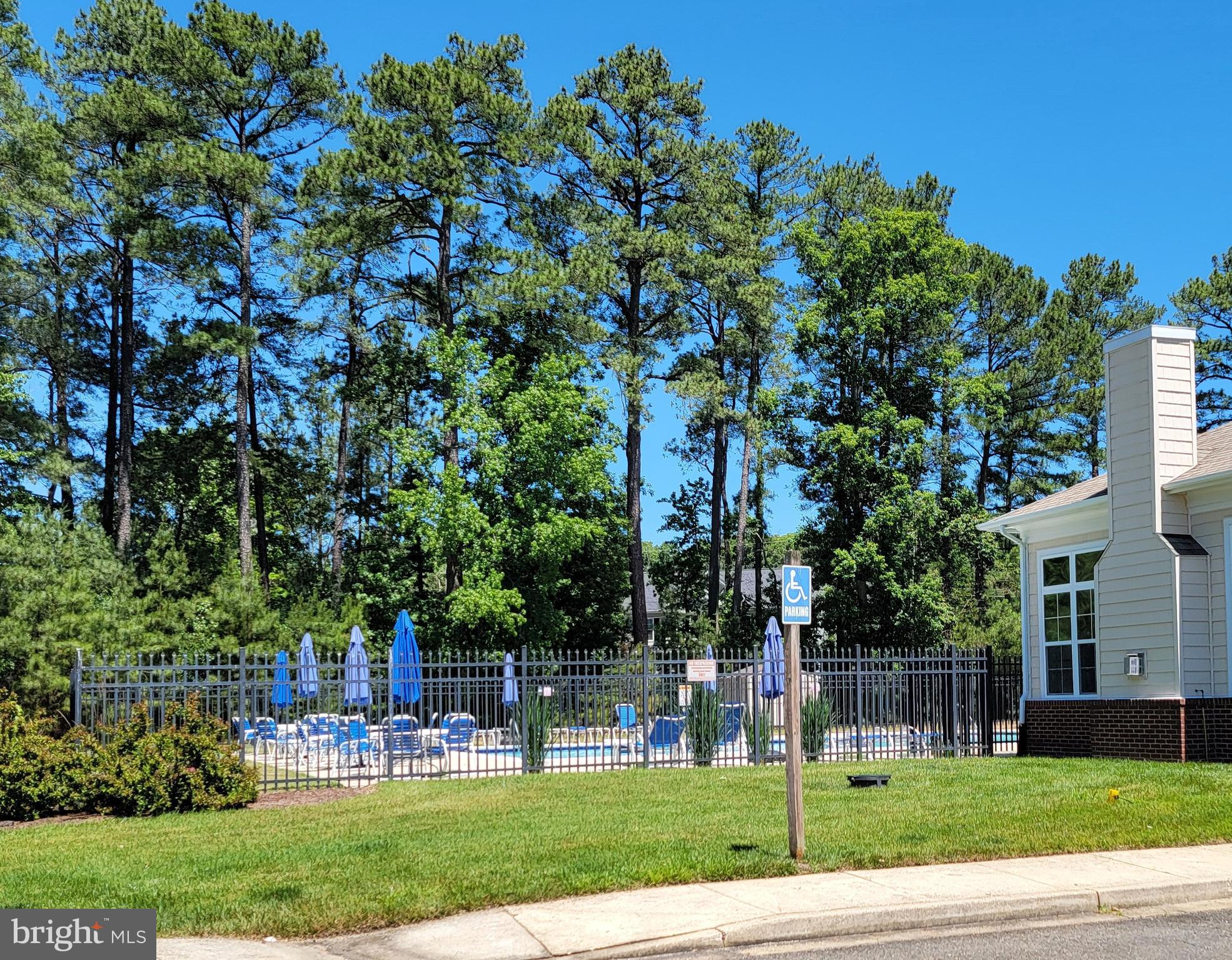 OYSTER BAY CONDOMINIUMS - Residential