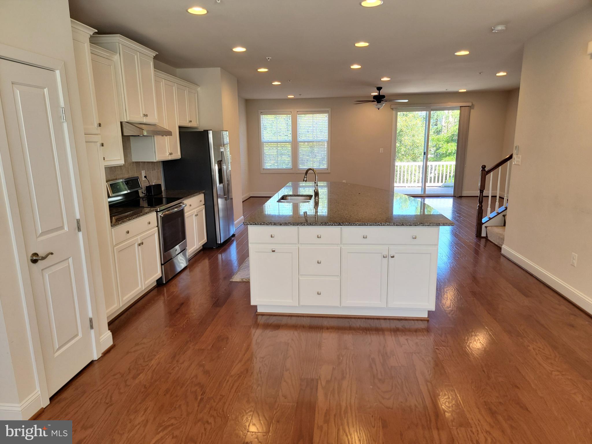OYSTER BAY CONDOMINIUMS - Residential
