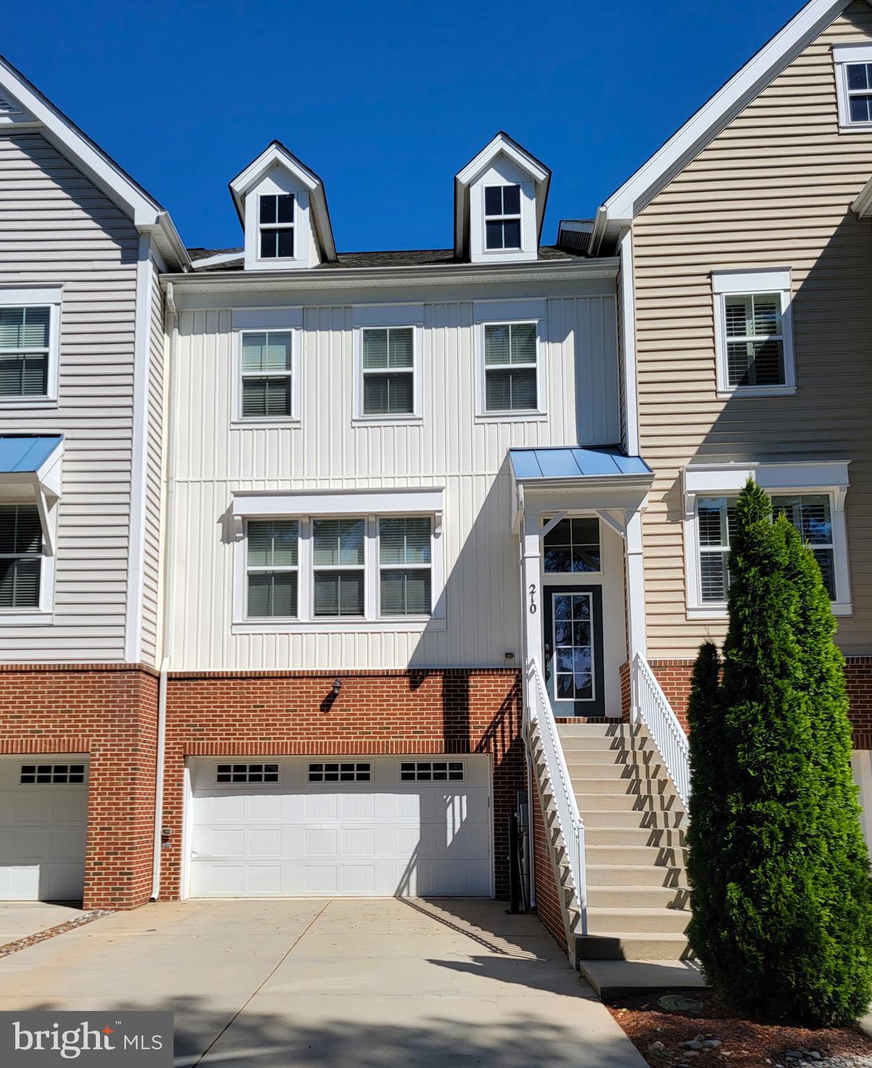 OYSTER BAY CONDOMINIUMS - Residential