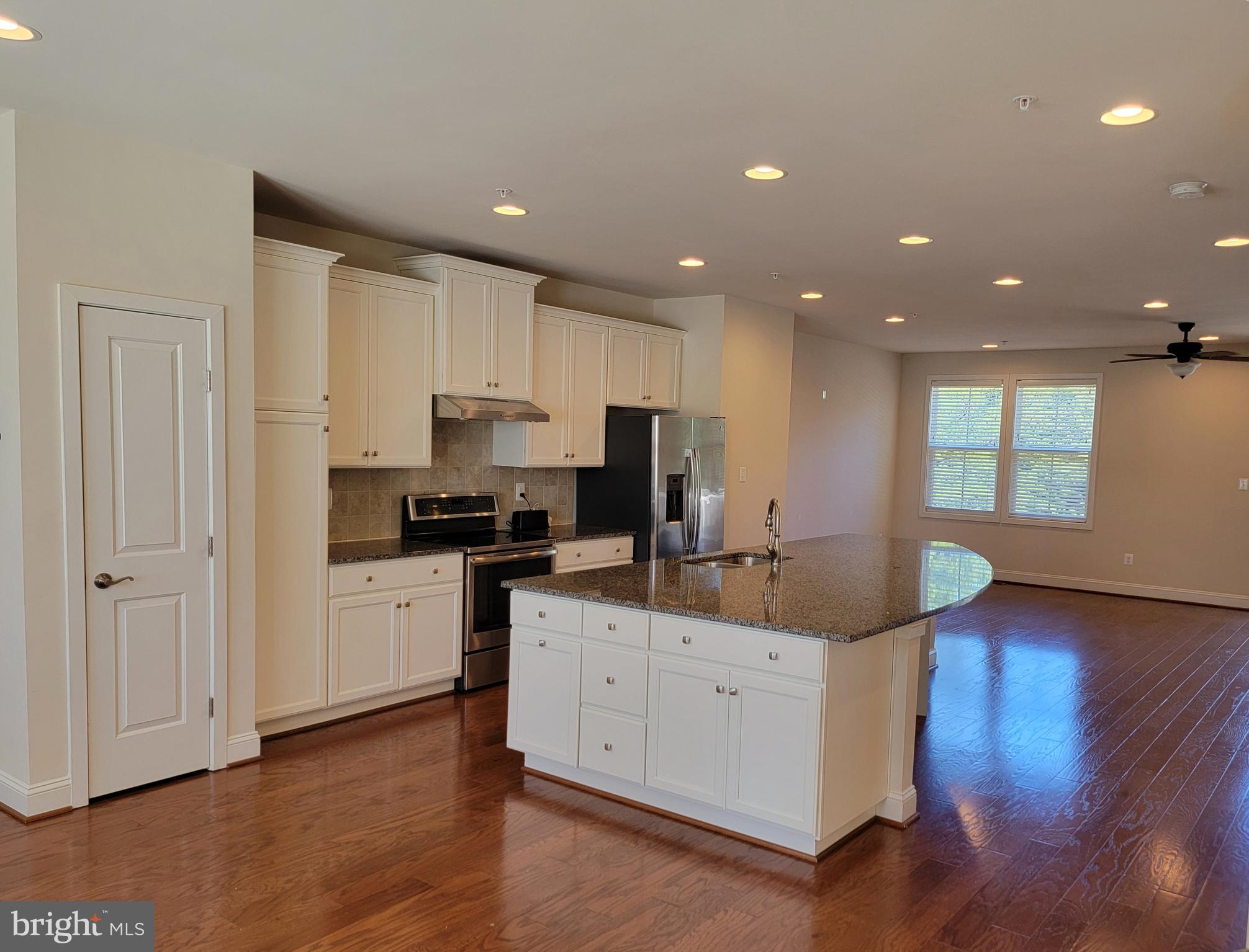 OYSTER BAY CONDOMINIUMS - Residential