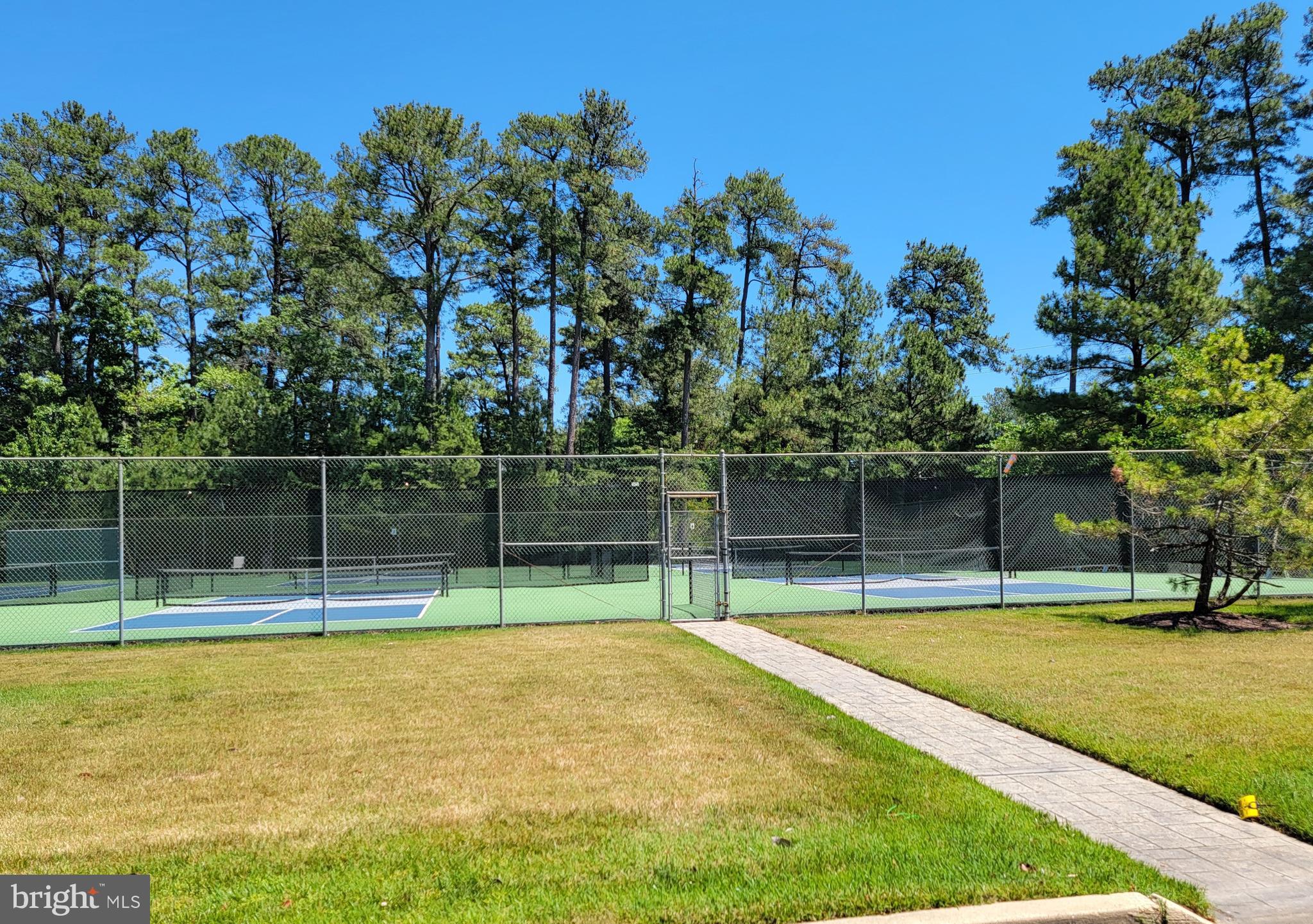 OYSTER BAY CONDOMINIUMS - Residential