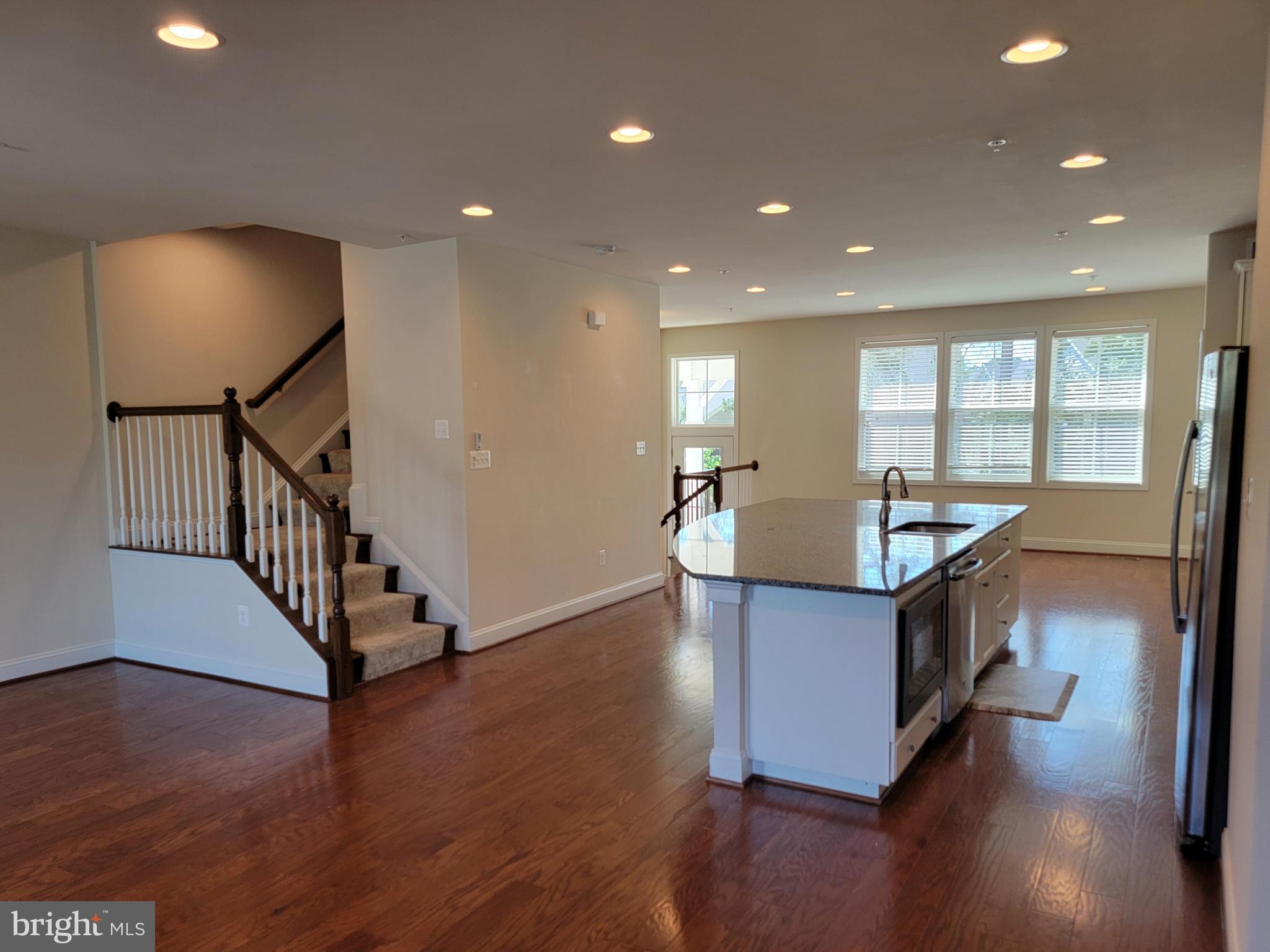 OYSTER BAY CONDOMINIUMS - Residential