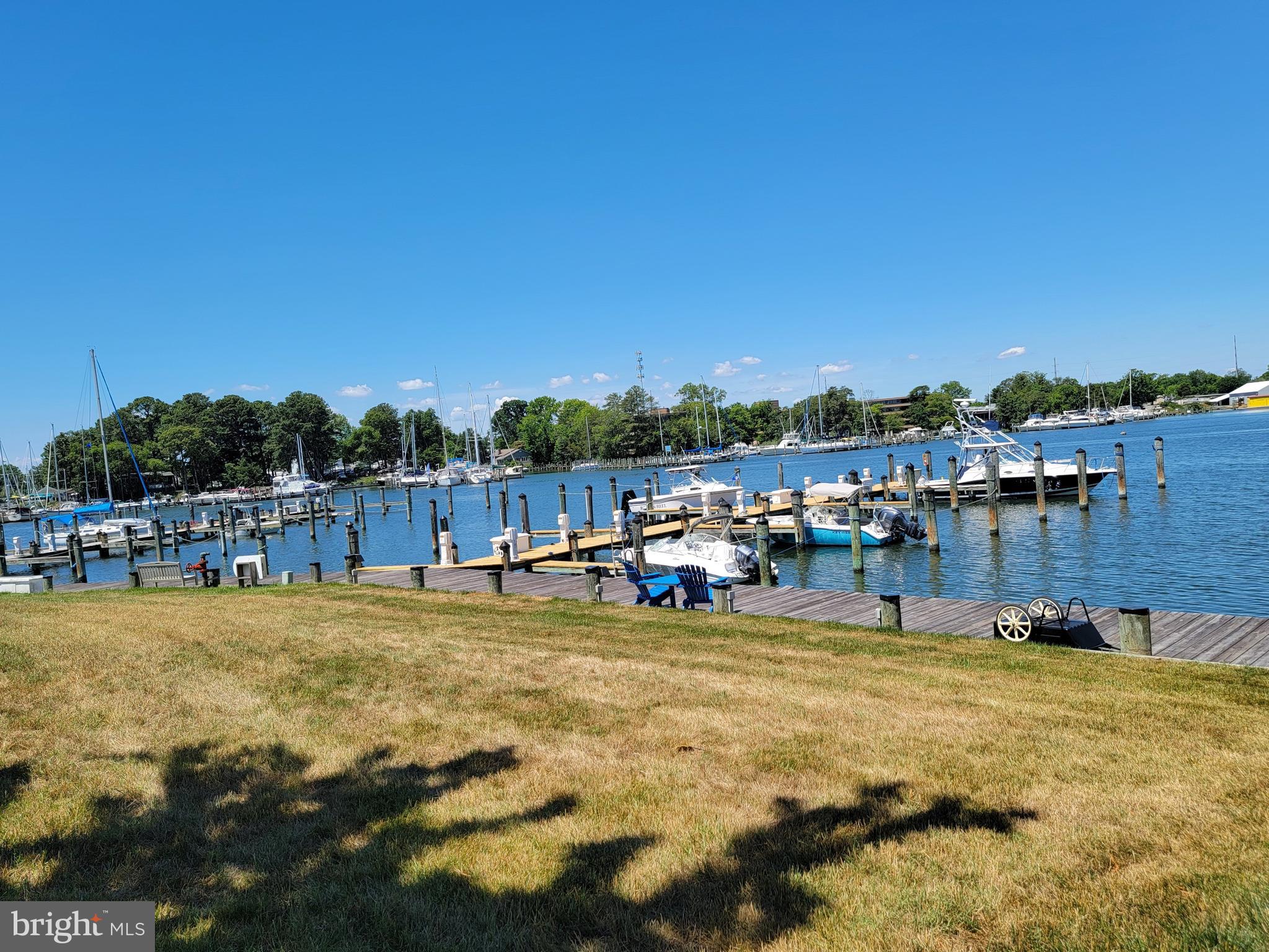 OYSTER BAY CONDOMINIUMS - Residential