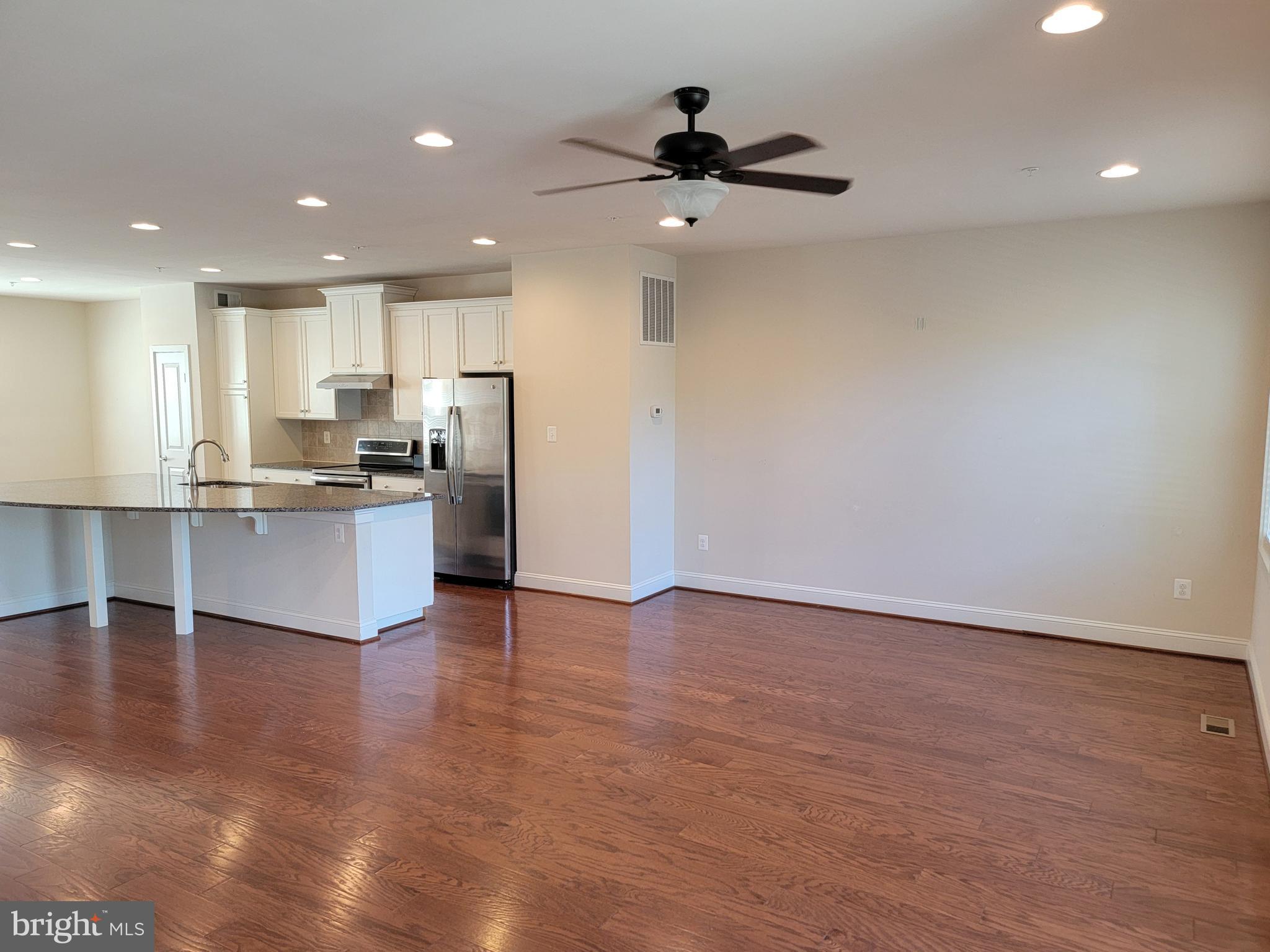 OYSTER BAY CONDOMINIUMS - Residential