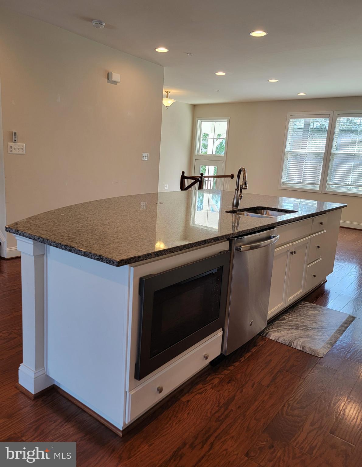 OYSTER BAY CONDOMINIUMS - Residential