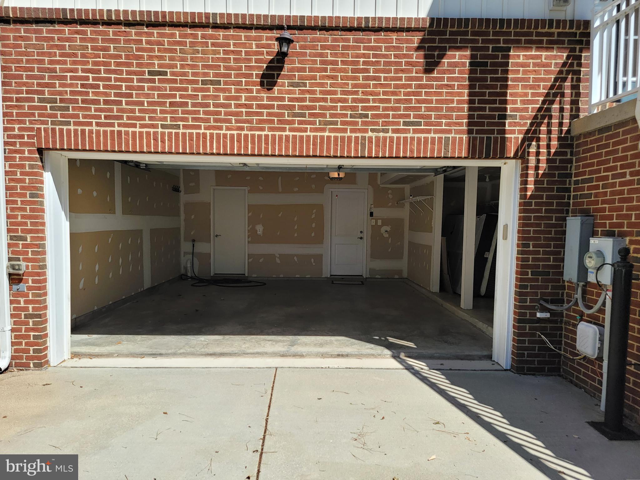 OYSTER BAY CONDOMINIUMS - Residential