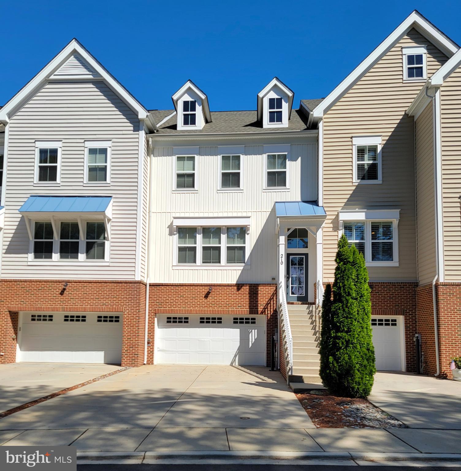 OYSTER BAY CONDOMINIUMS - Residential