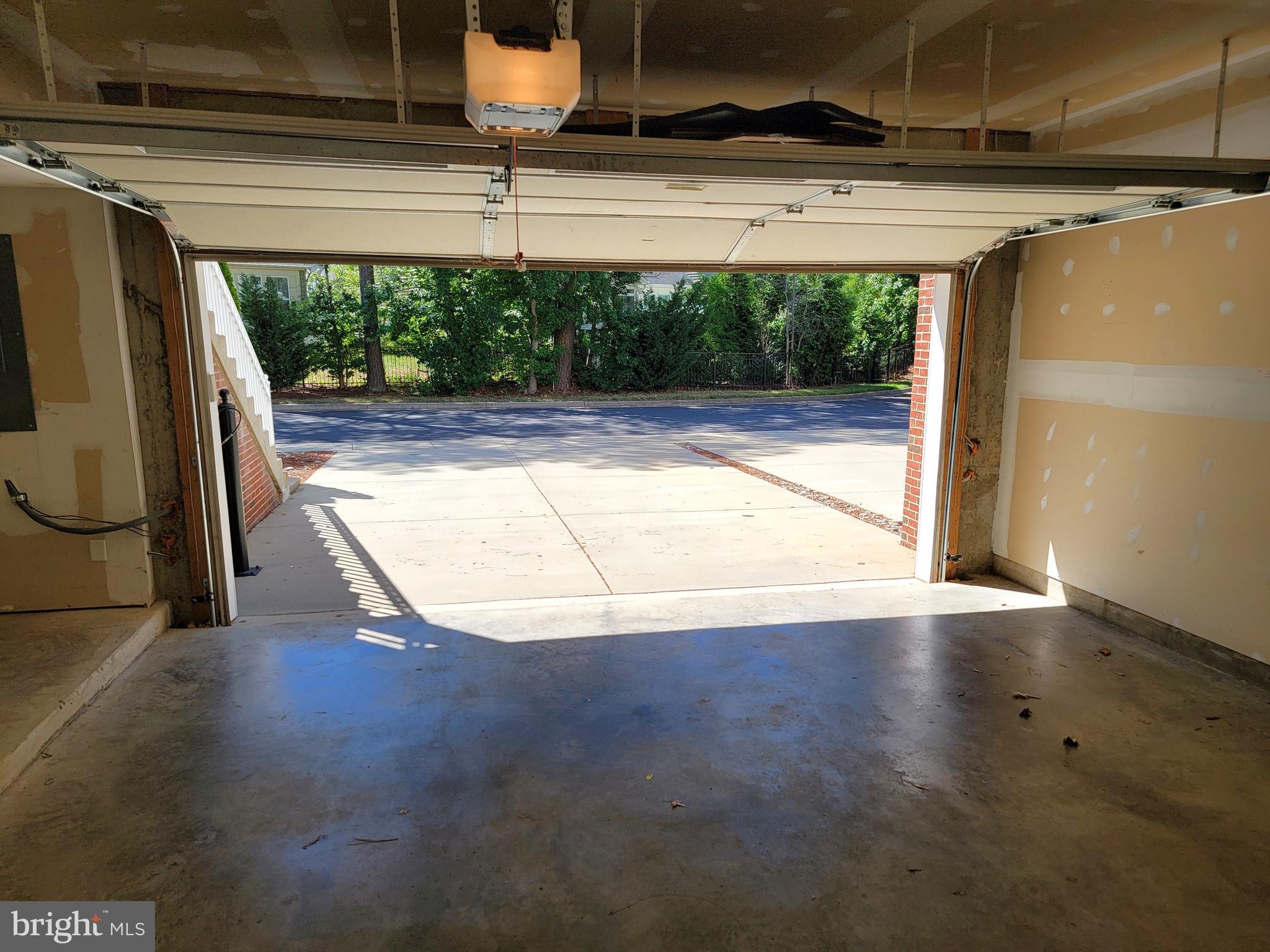 OYSTER BAY CONDOMINIUMS - Residential