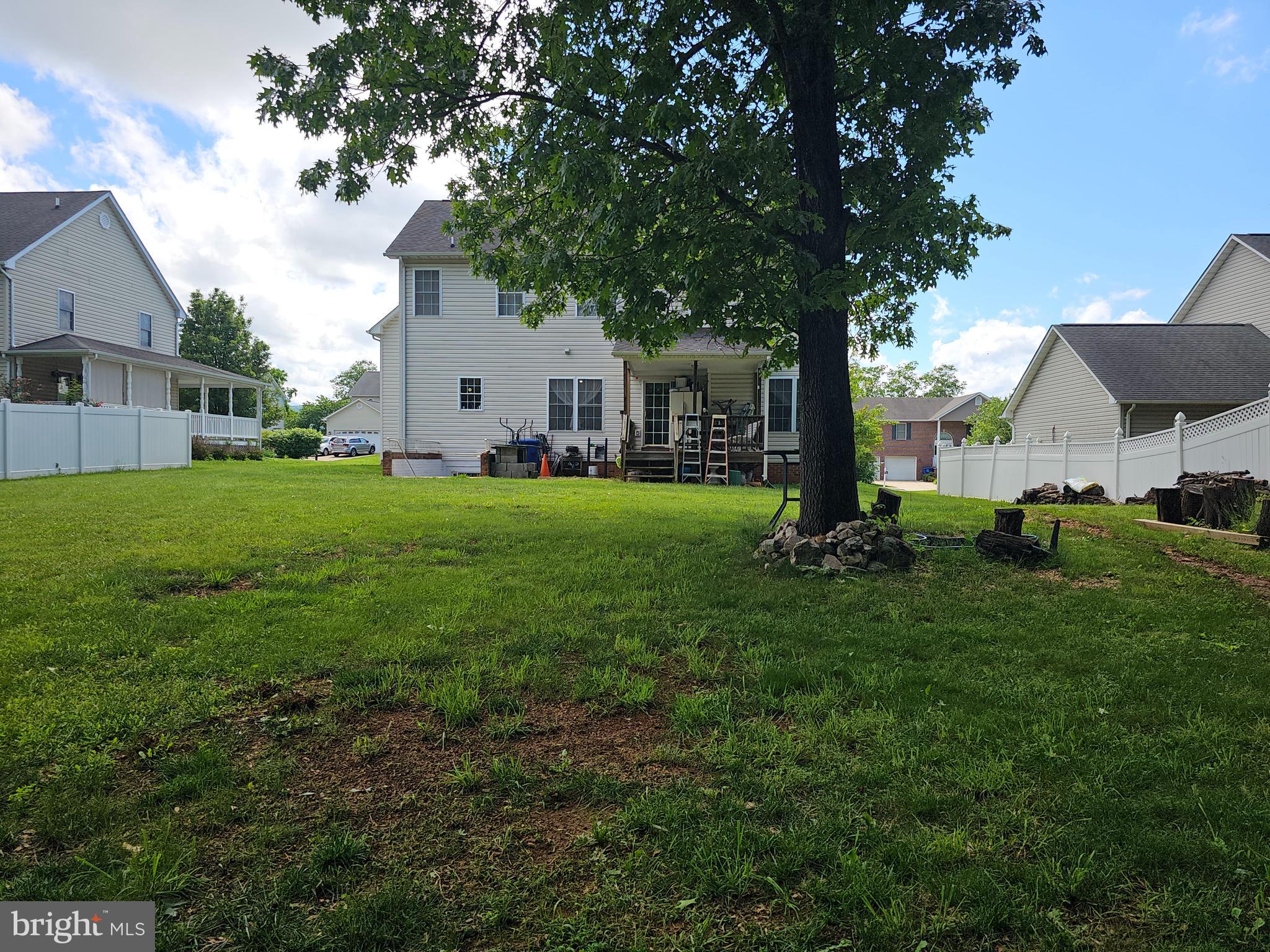 HAPPY CREEK KNOLLS - Residential