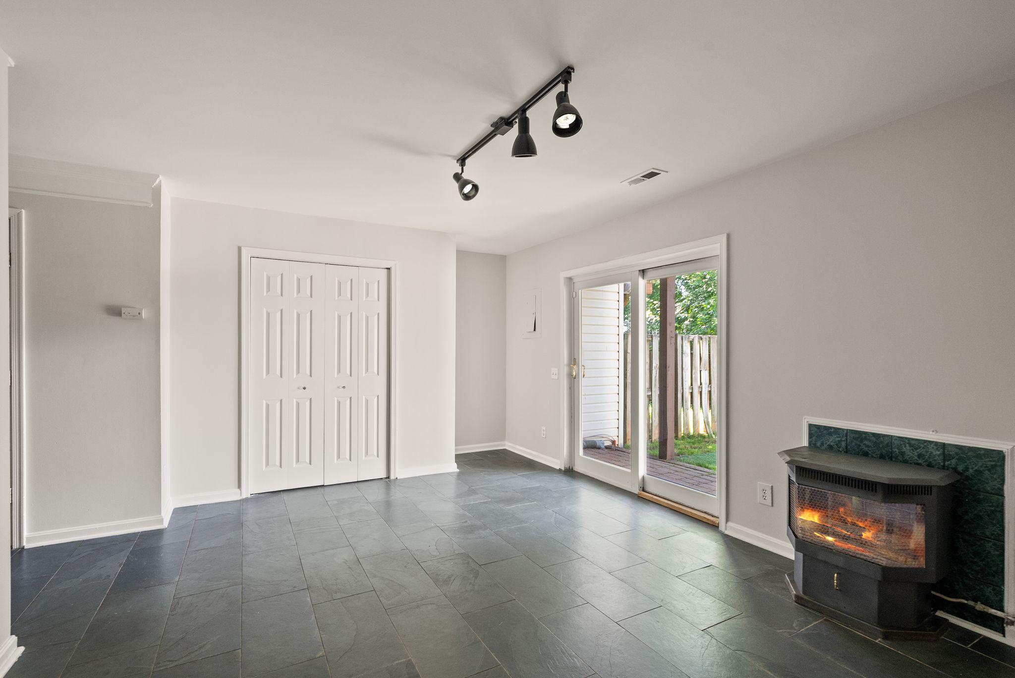 EXETER - Residential