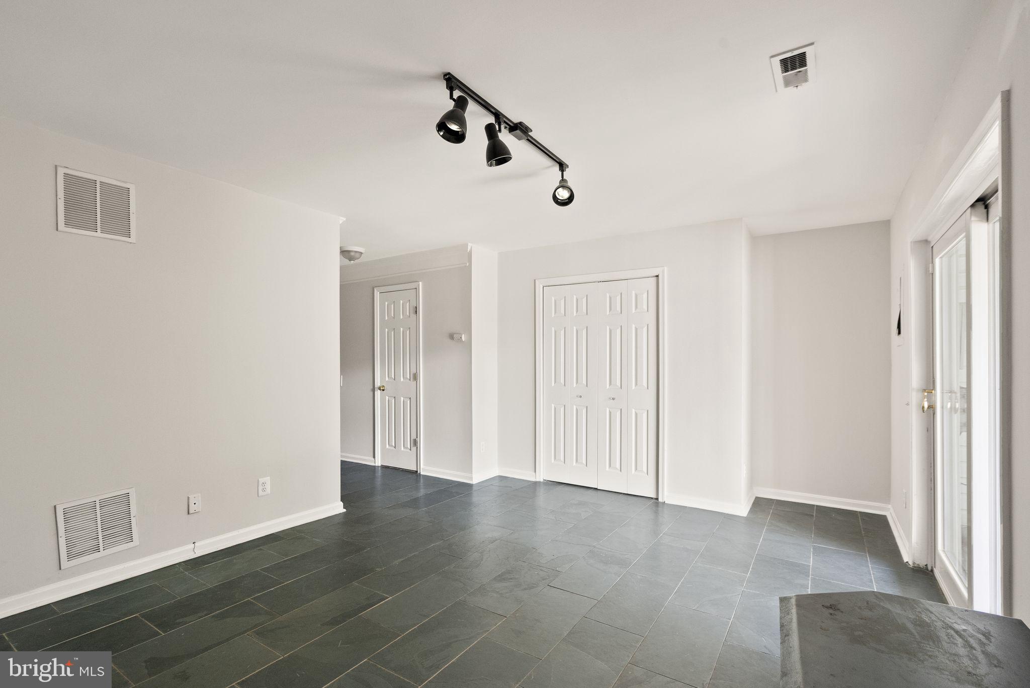 EXETER - Residential